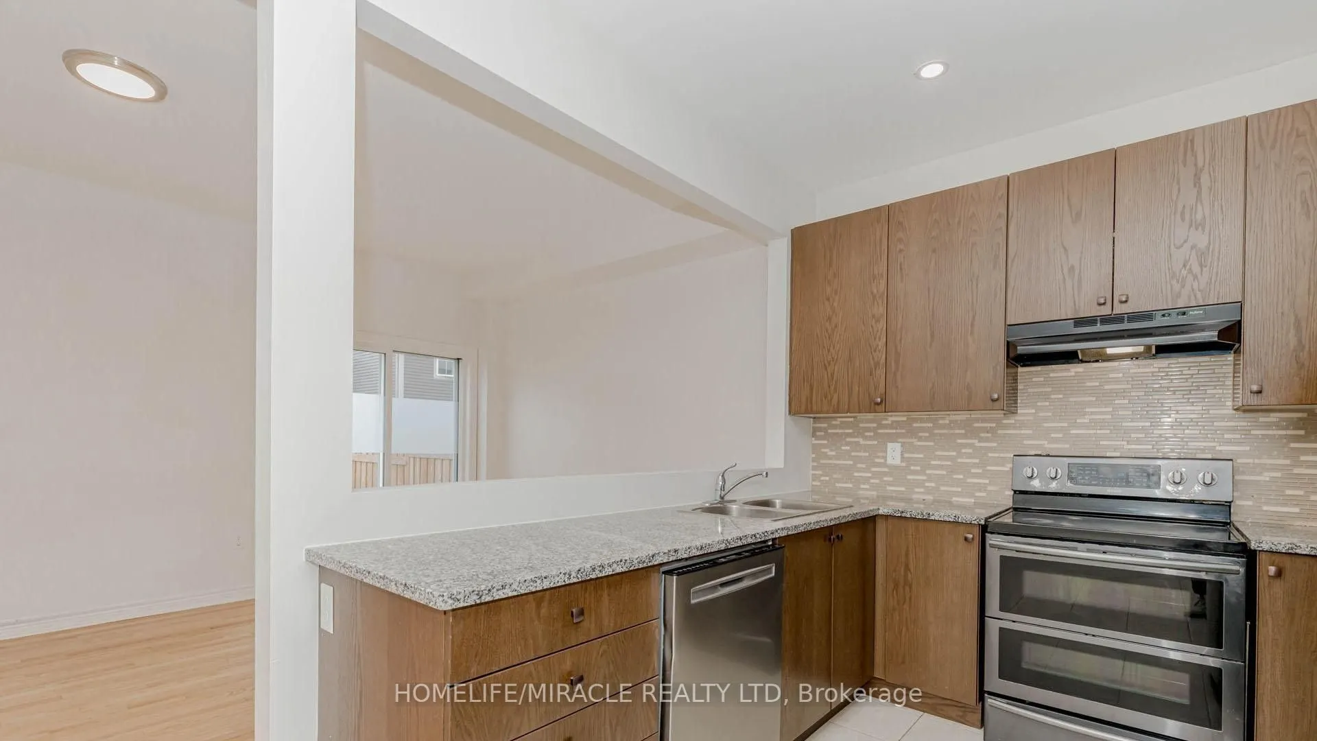 1015 Job Crescent, #Upper