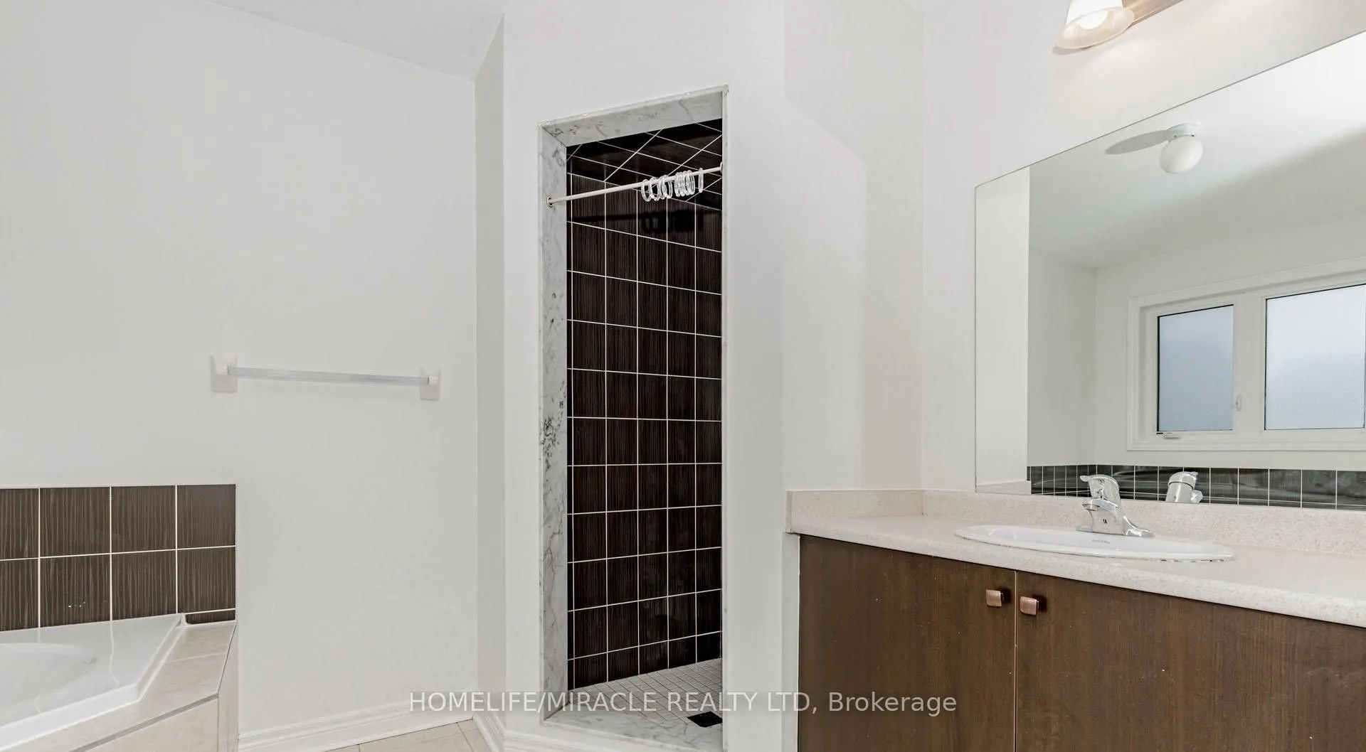 1015 Job Crescent, #Upper