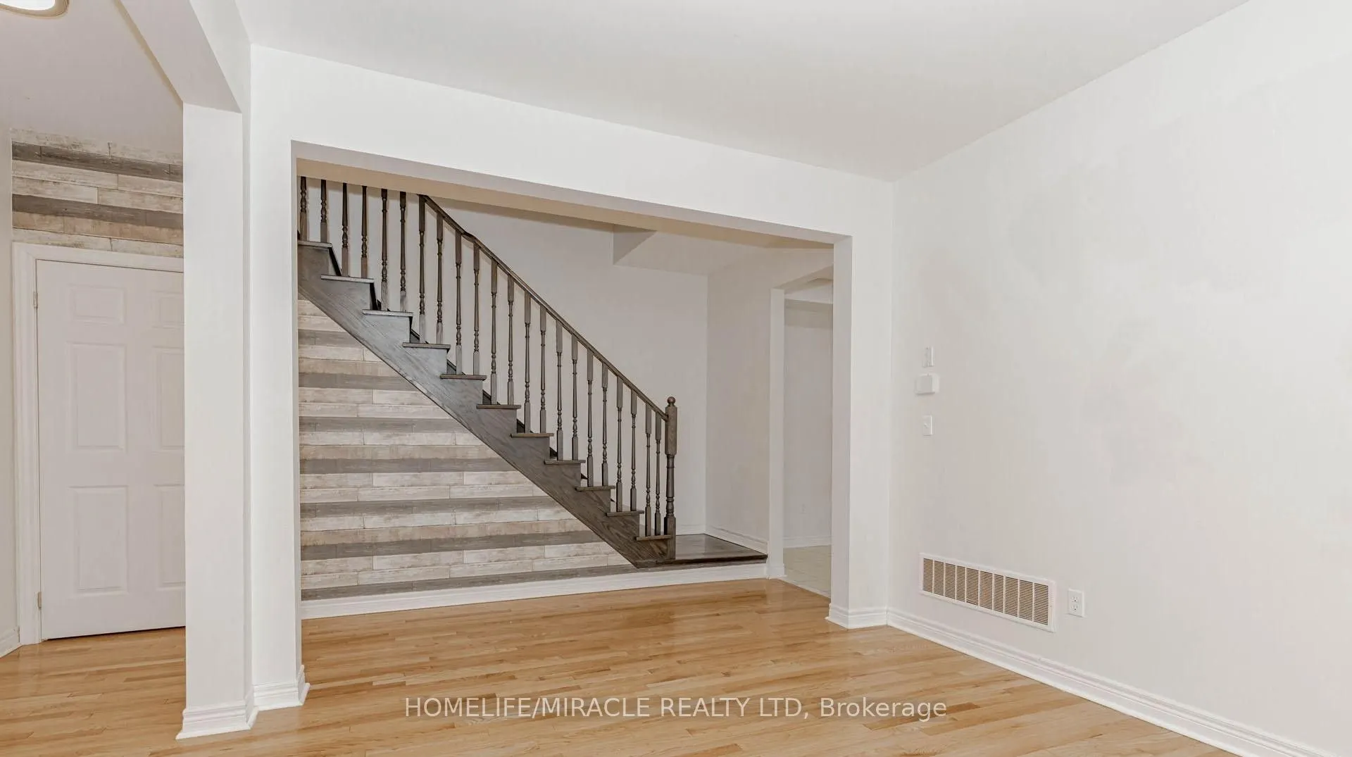 1015 Job Crescent, #Upper