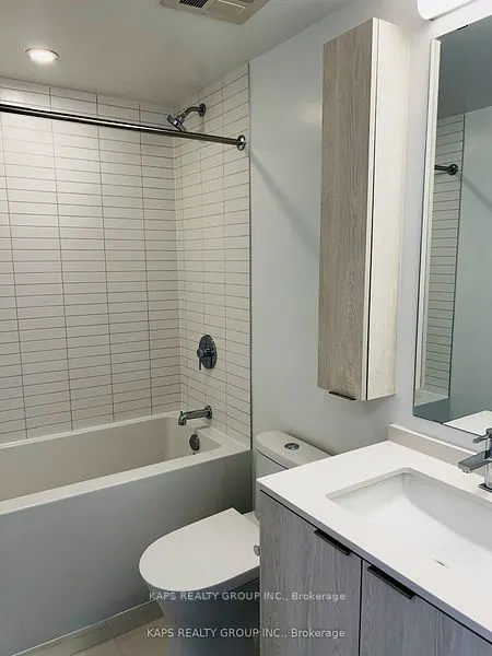 86 Dundas Street E, #816