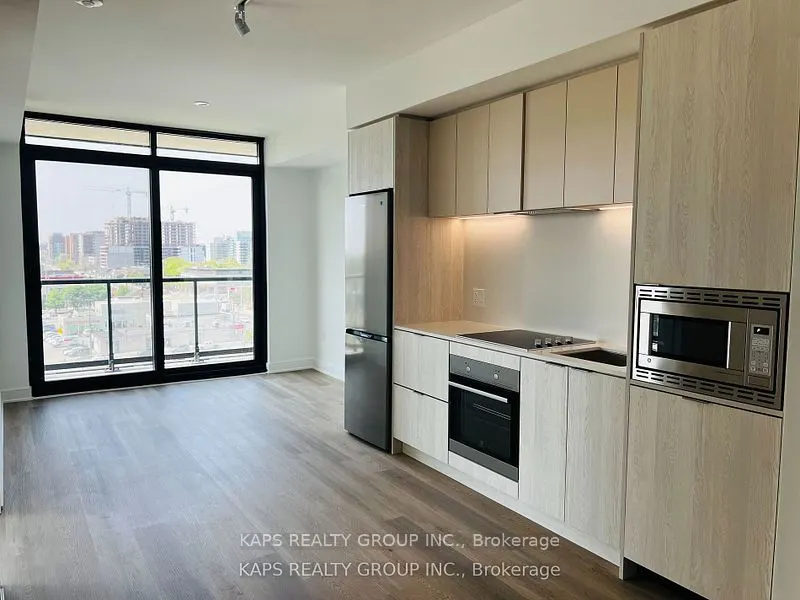 86 Dundas Street E, #816