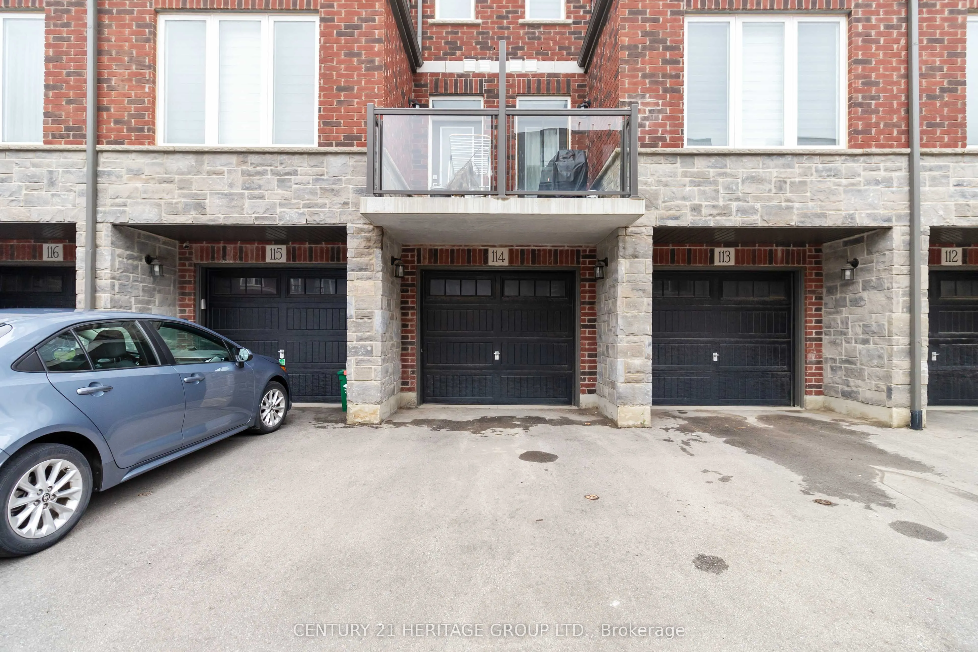 445 Ontario Street S, #114