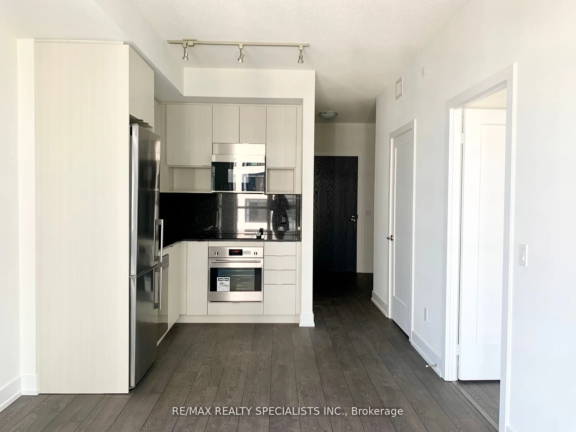 9 Mabelle Avenue, #3421