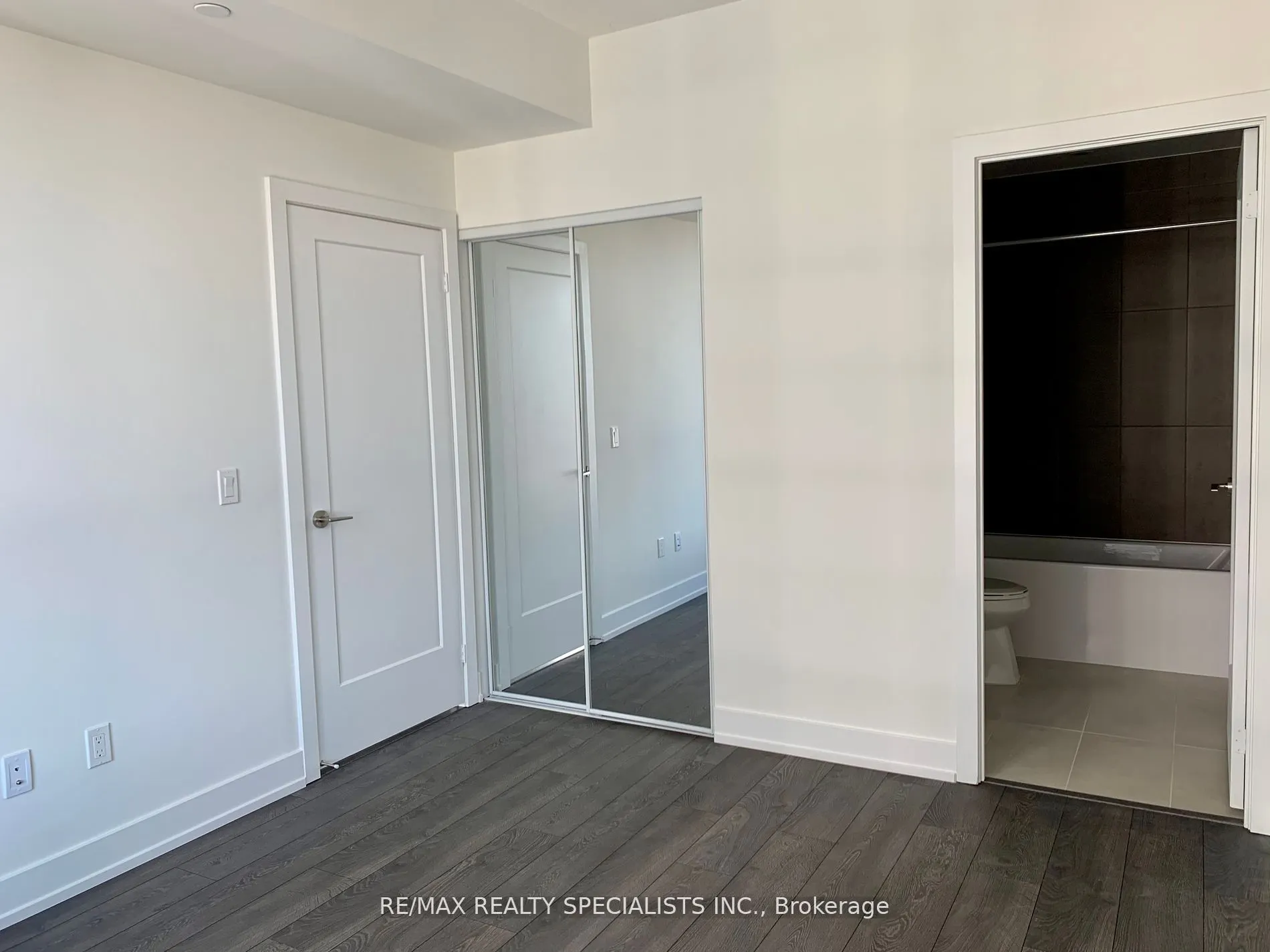 9 Mabelle Avenue, #3421