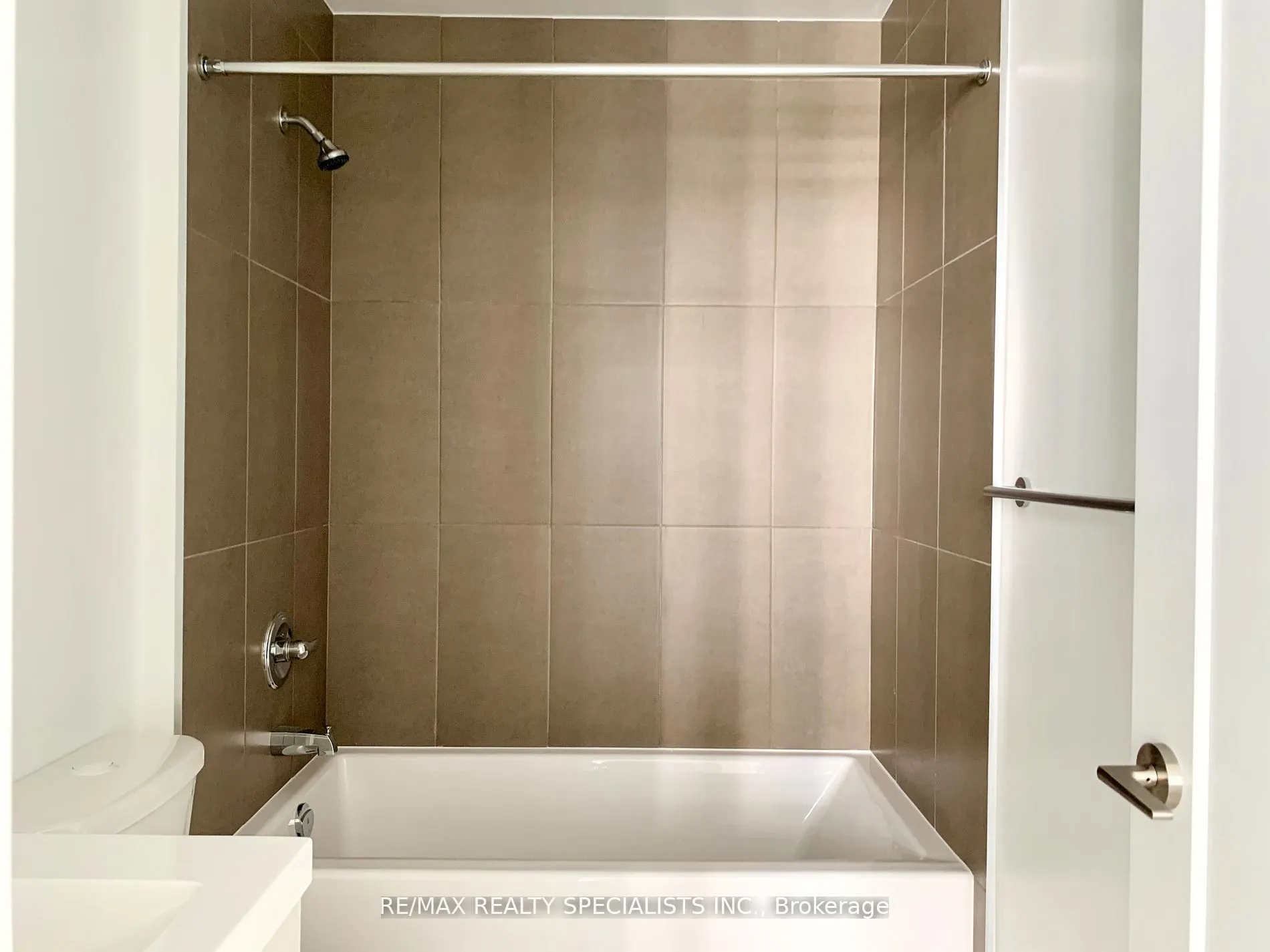 9 Mabelle Avenue, #3421