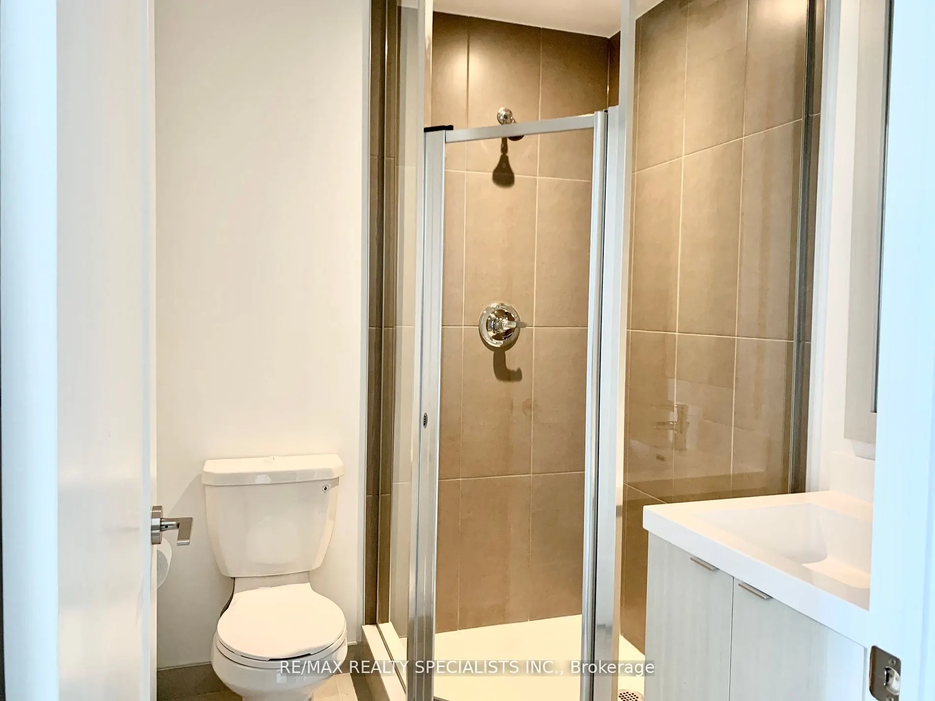 9 Mabelle Avenue, #3421