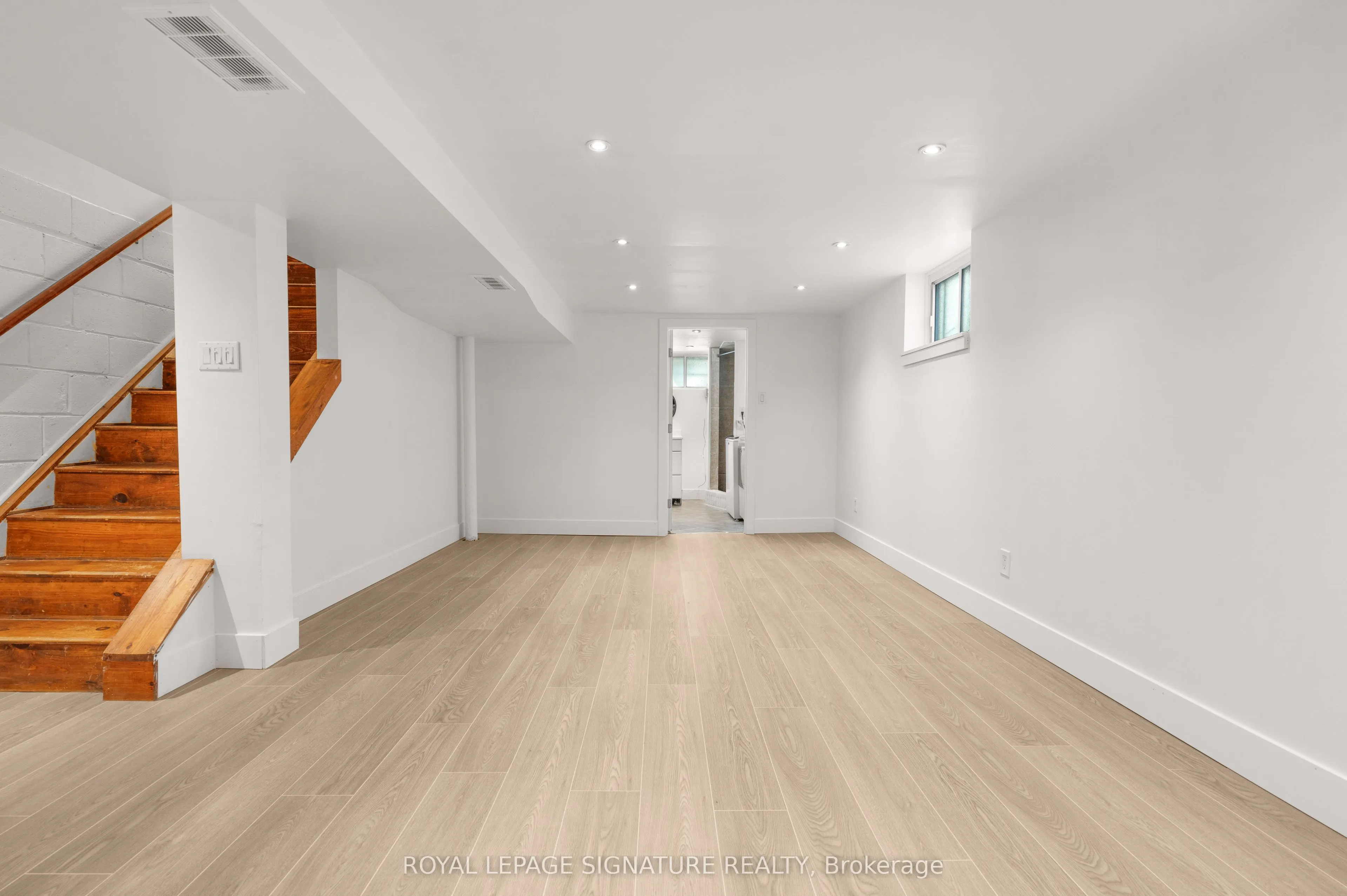 46 Van Stassen Boulevard