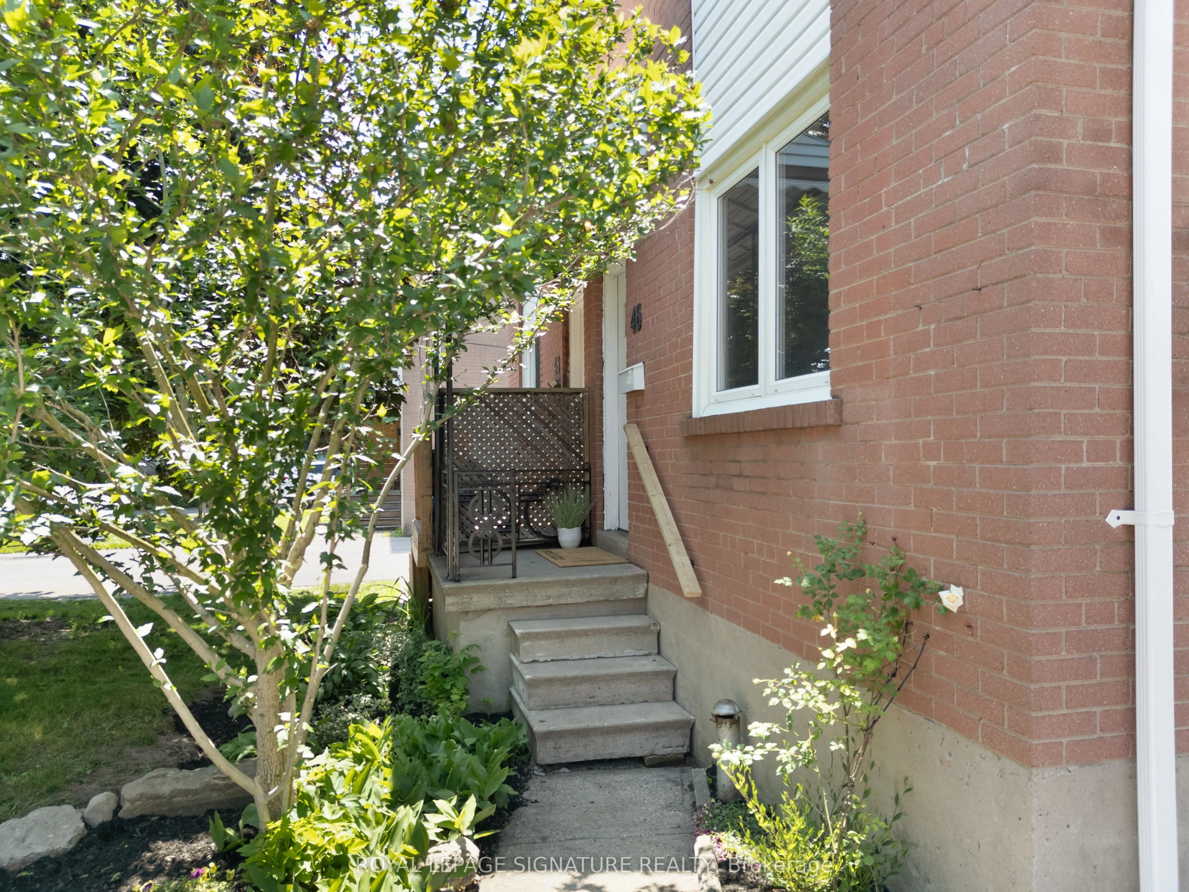 46 Van Stassen Boulevard