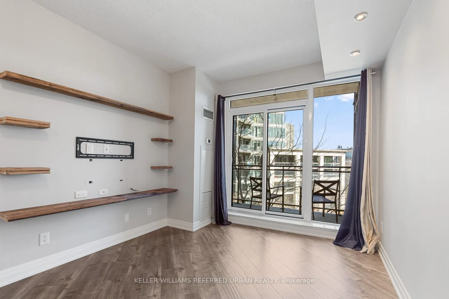 2121 Lake Shore Boulevard W, #409