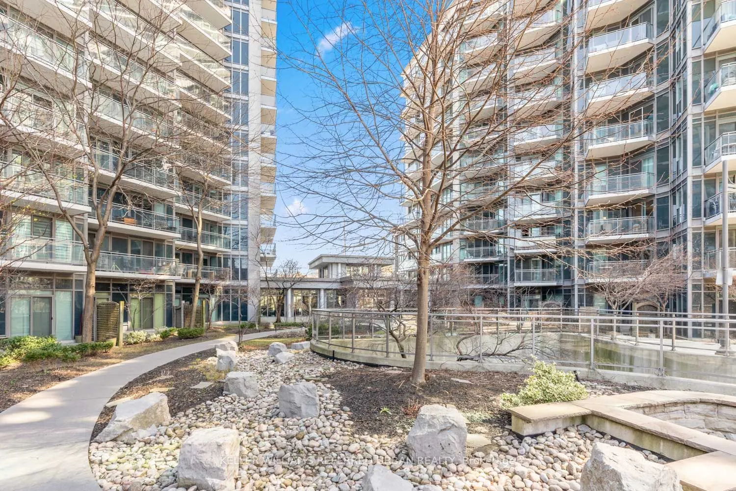2121 Lake Shore Boulevard W, #409