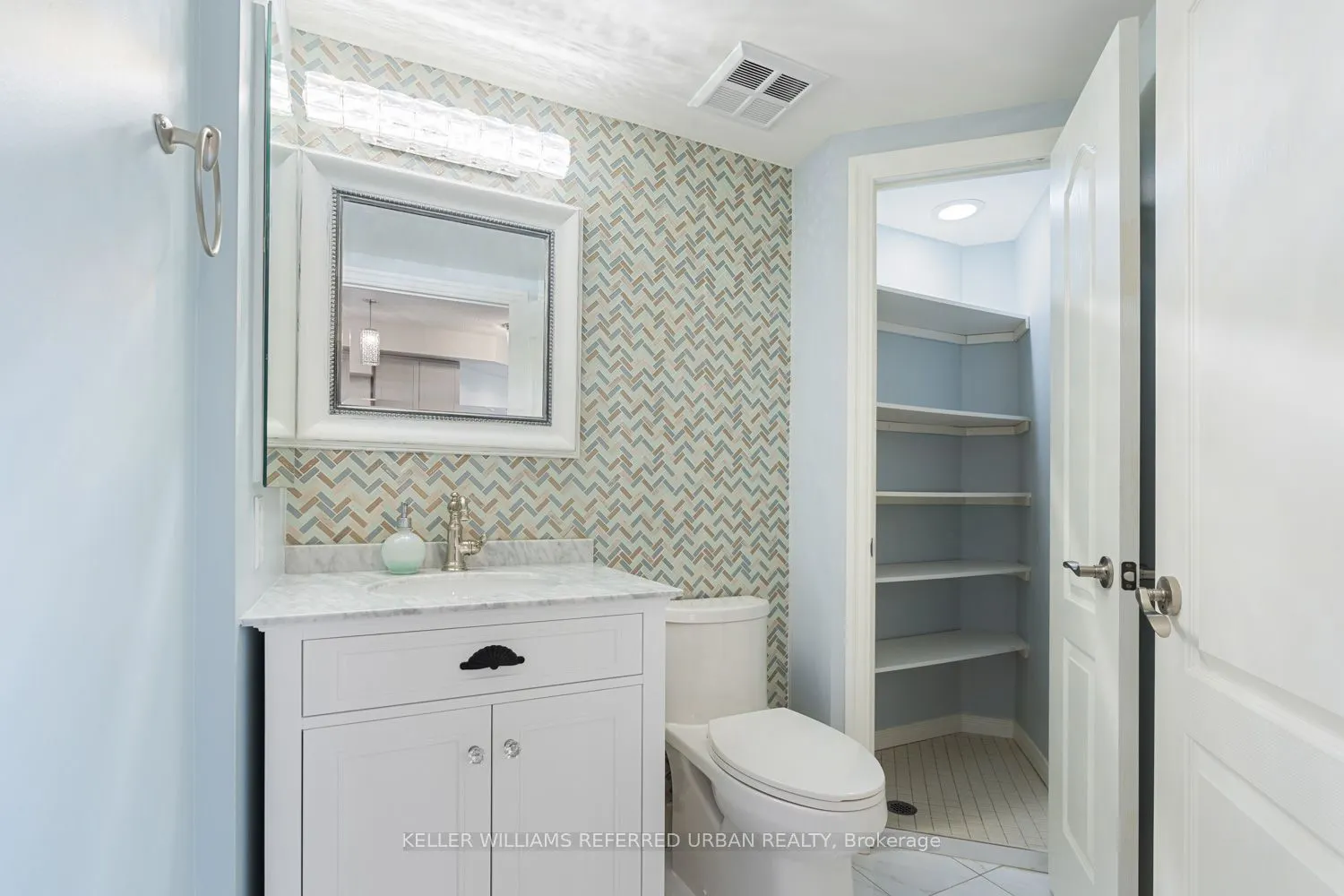 2121 Lake Shore Boulevard W, #409