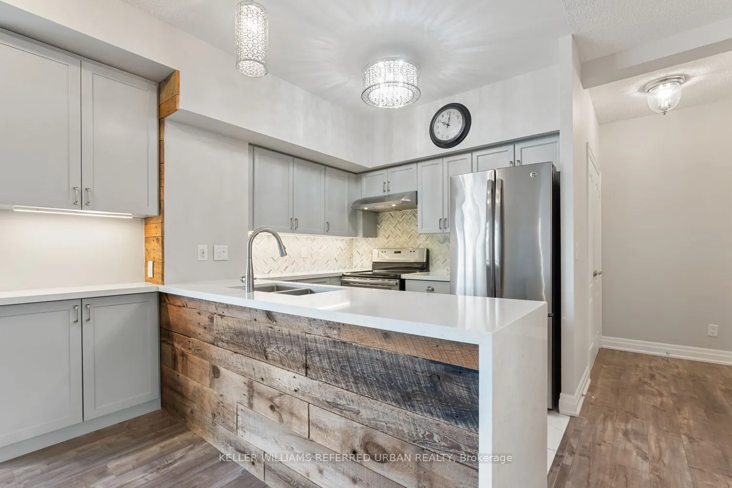 2121 Lake Shore Boulevard W, #409