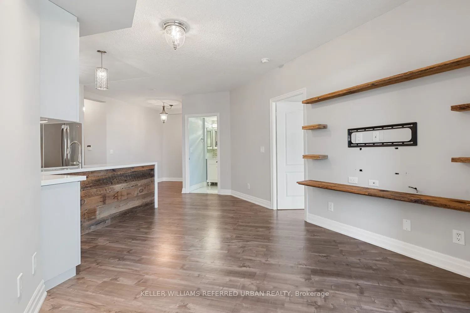 2121 Lake Shore Boulevard W, #409