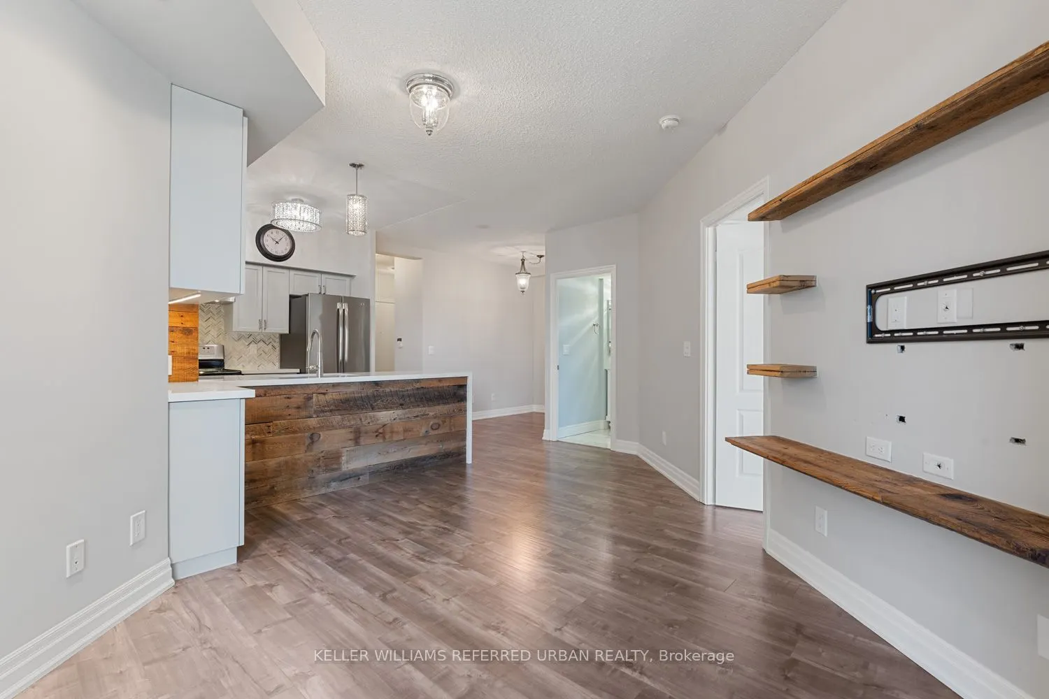 2121 Lake Shore Boulevard W, #409