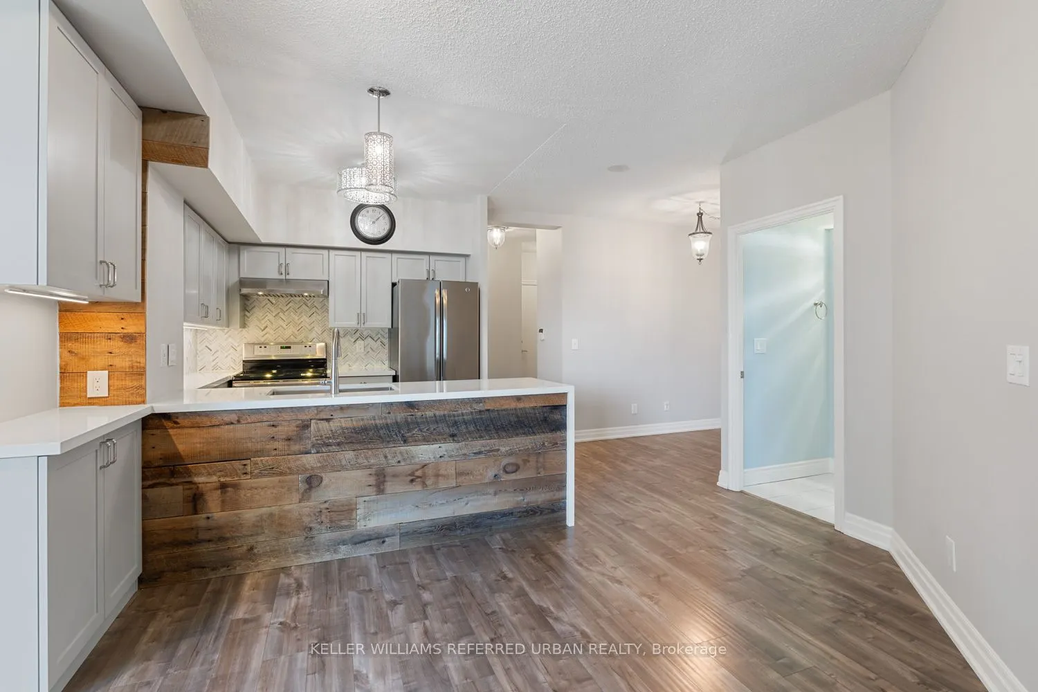 2121 Lake Shore Boulevard W, #409