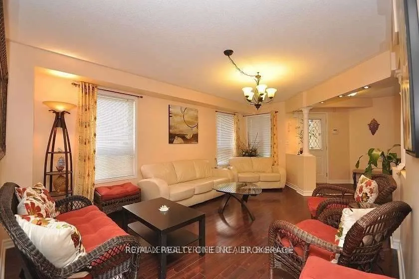 426 Orange Walk Crescent