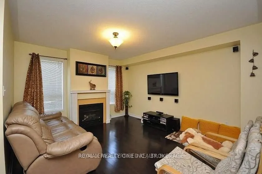 426 Orange Walk Crescent