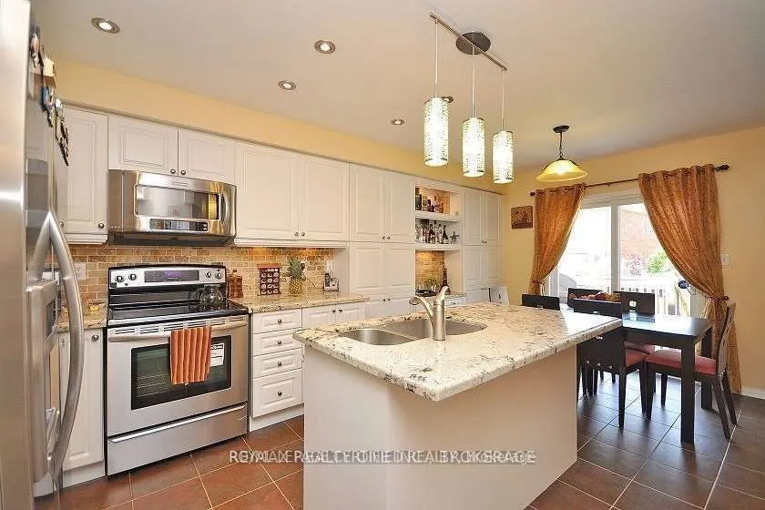426 Orange Walk Crescent