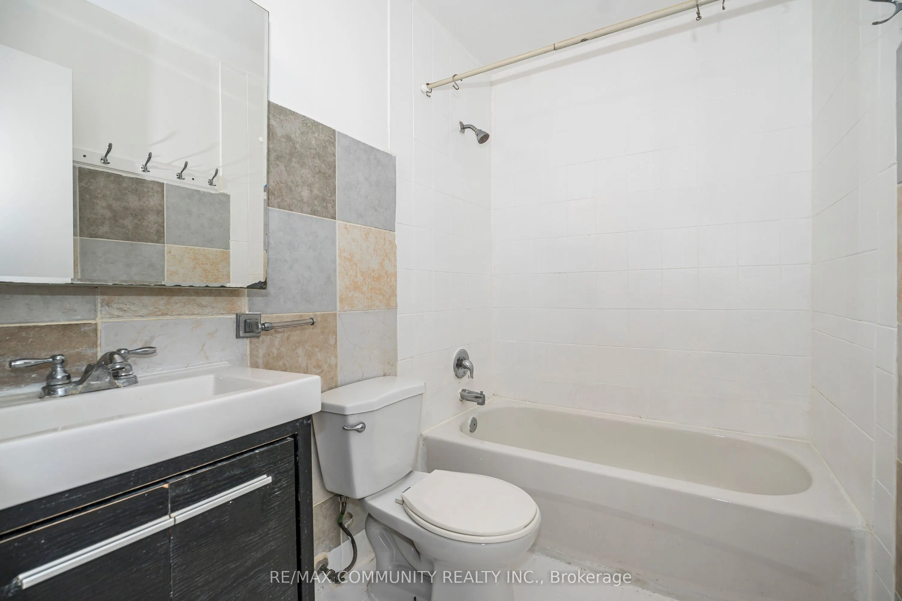 1624 Bloor Street, #9