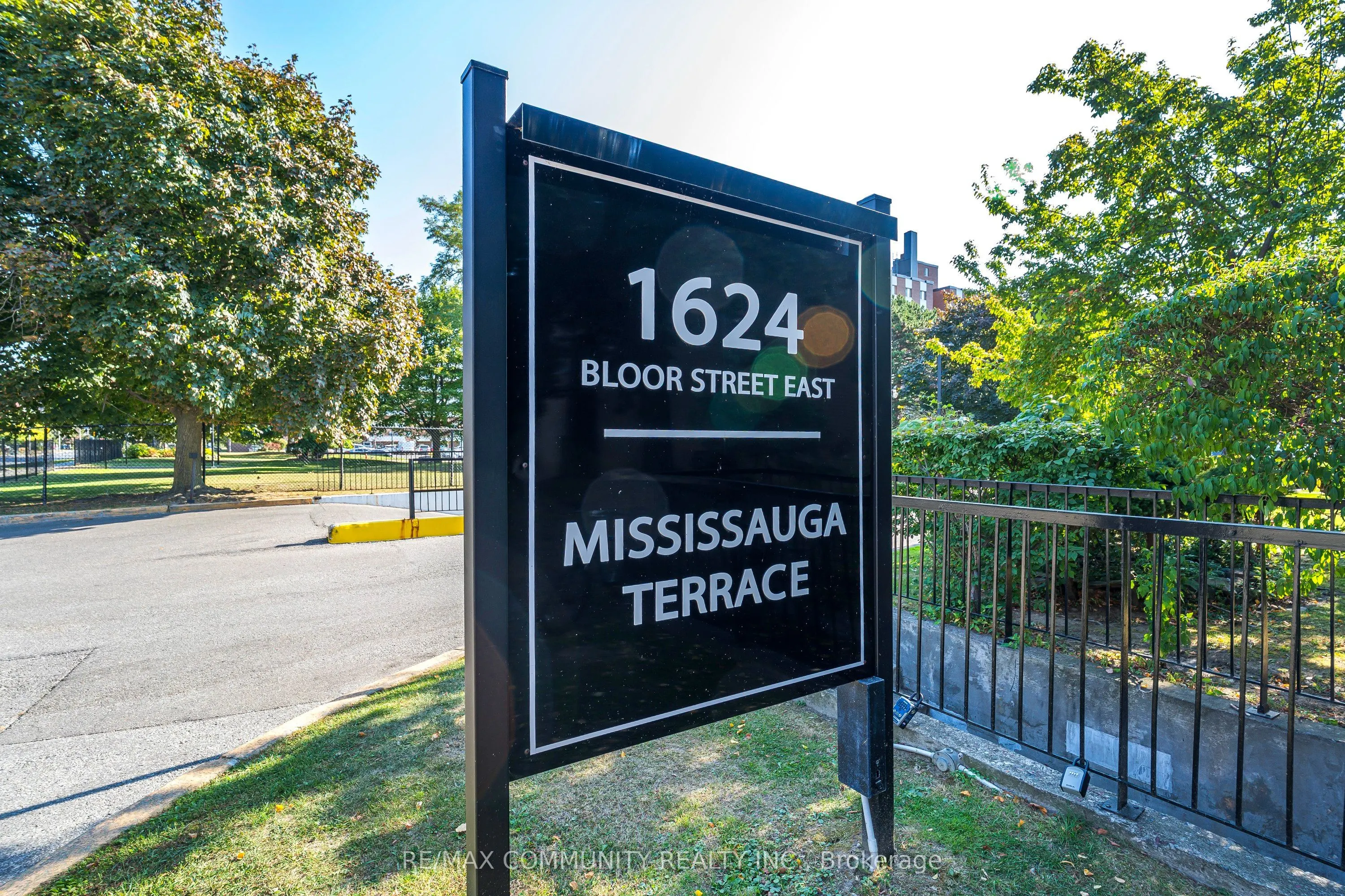 1624 Bloor Street, #9