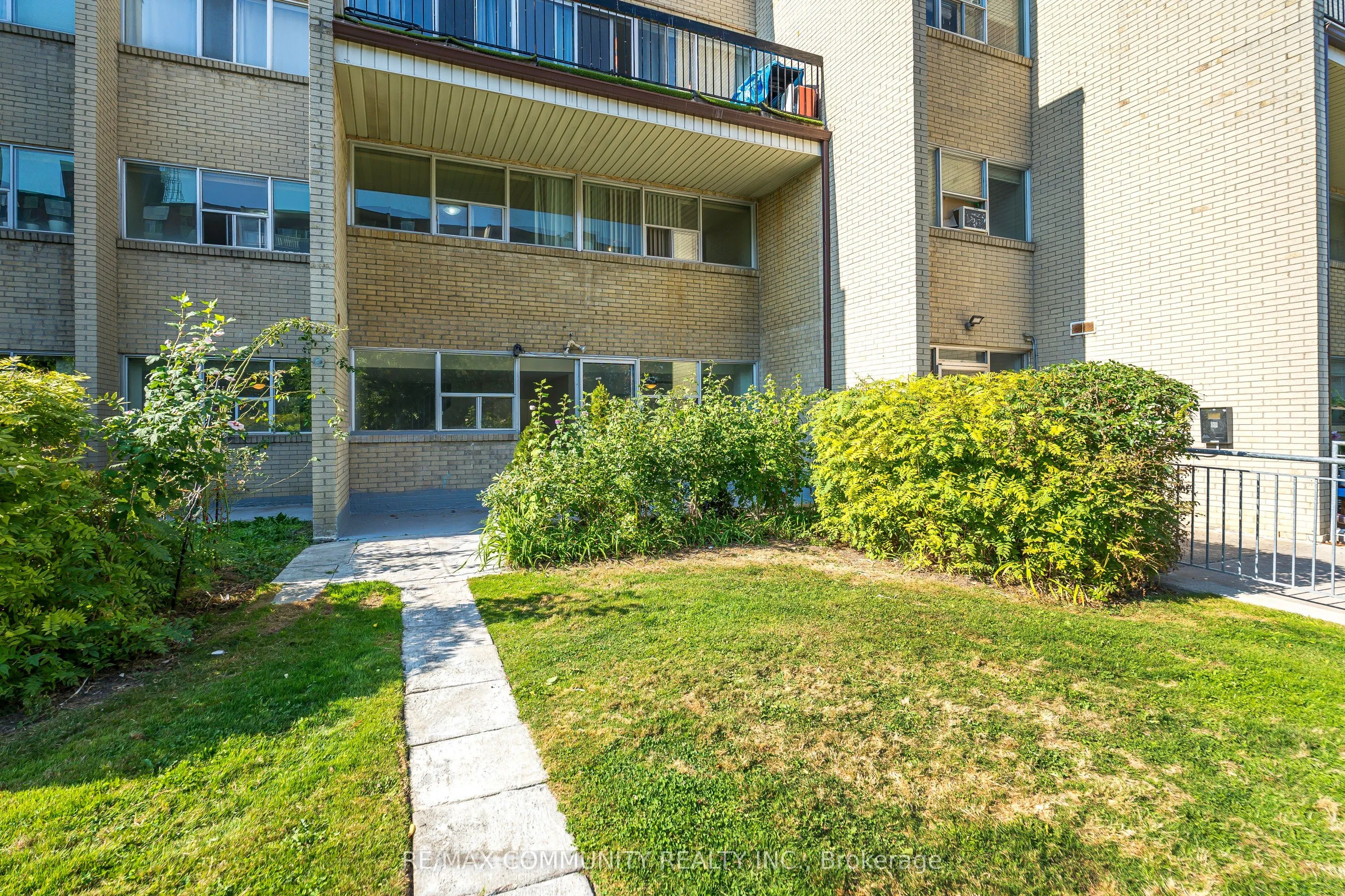 1624 Bloor Street, #9
