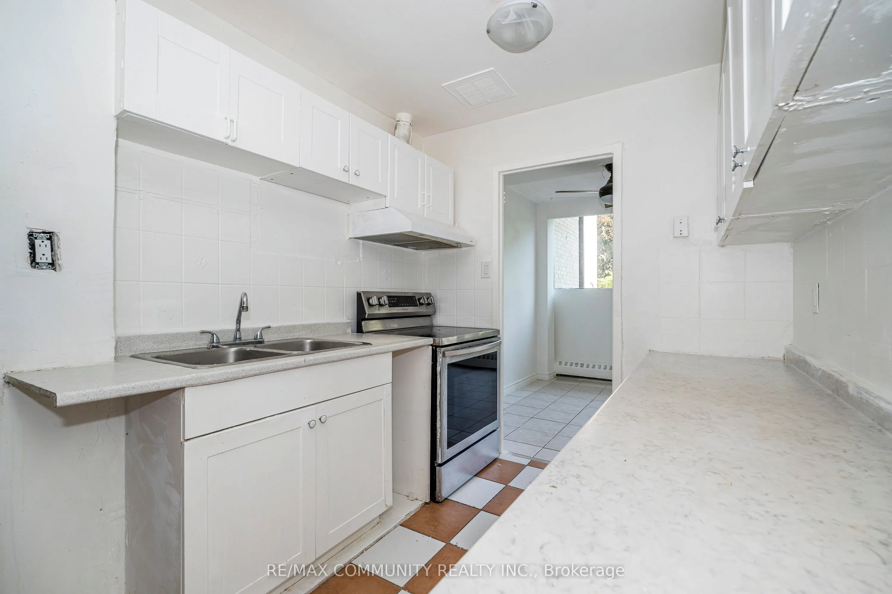 1624 Bloor Street, #9