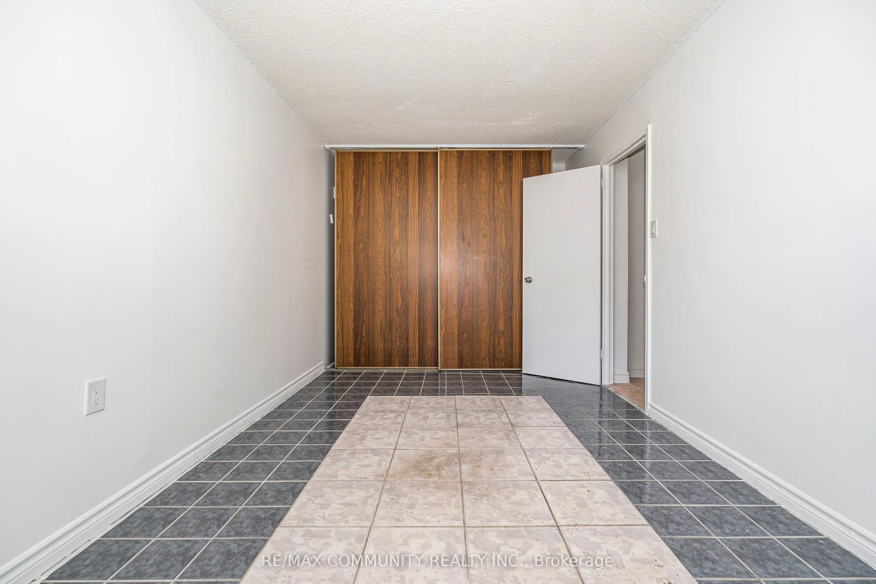 1624 Bloor Street, #9