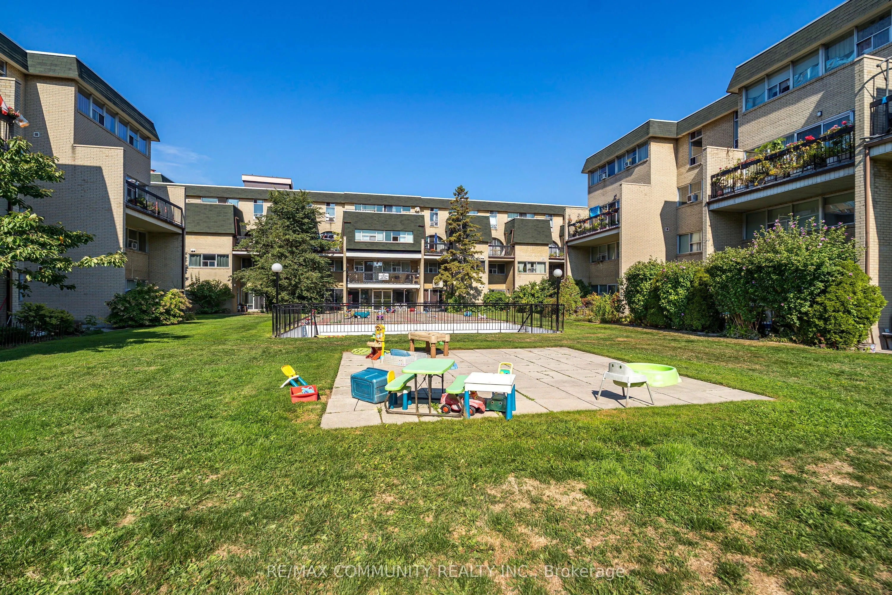 1624 Bloor Street, #9