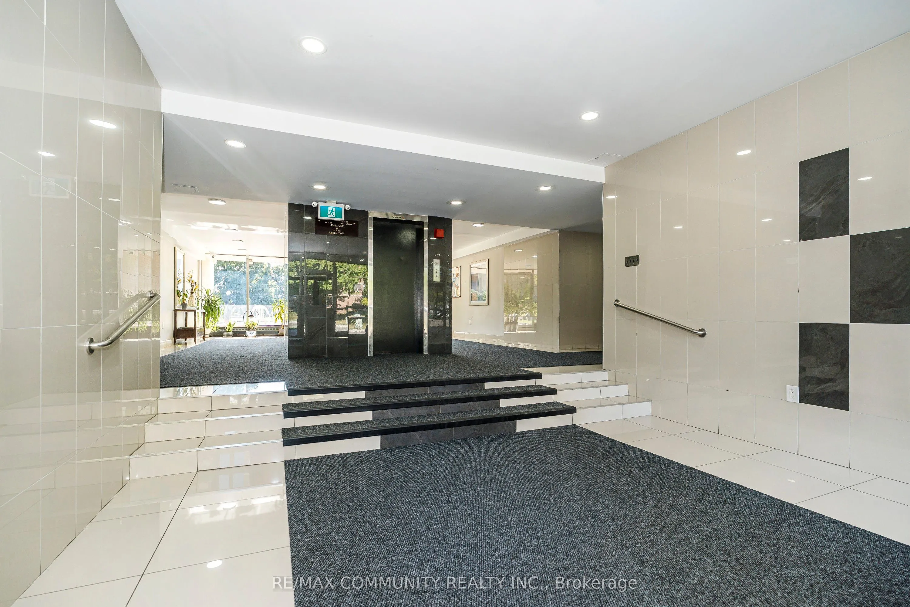 1624 Bloor Street, #9