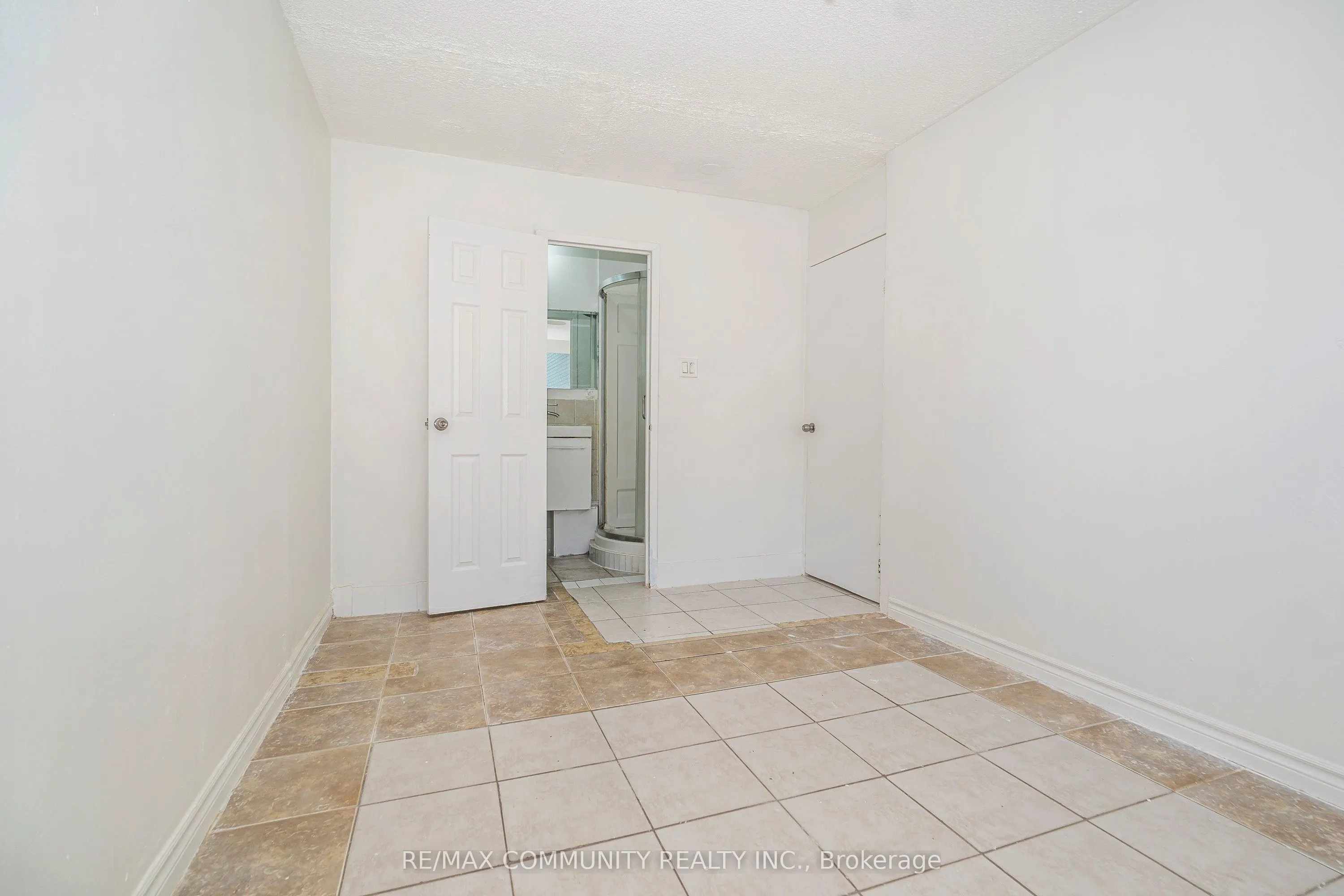 1624 Bloor Street, #9