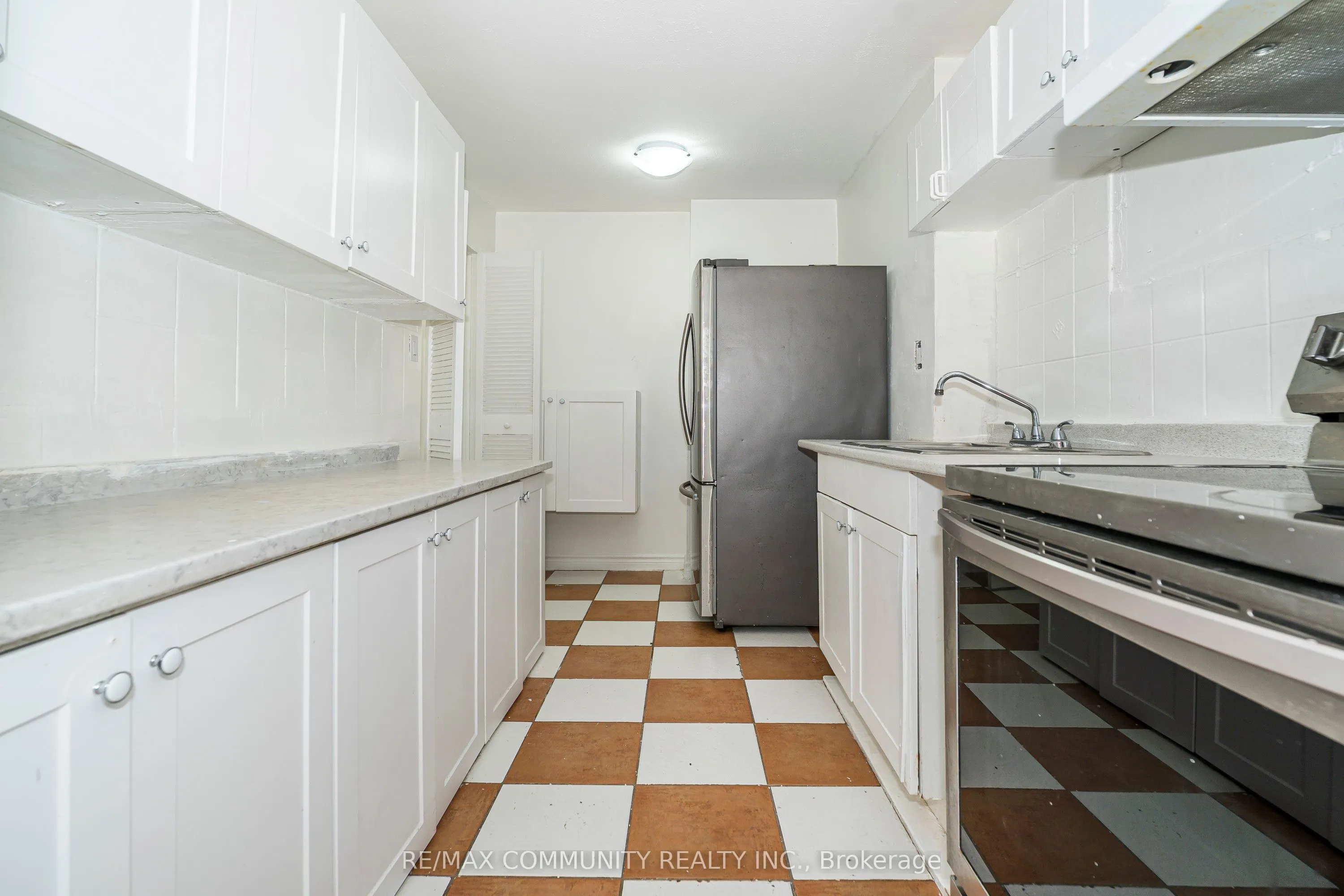 1624 Bloor Street, #9