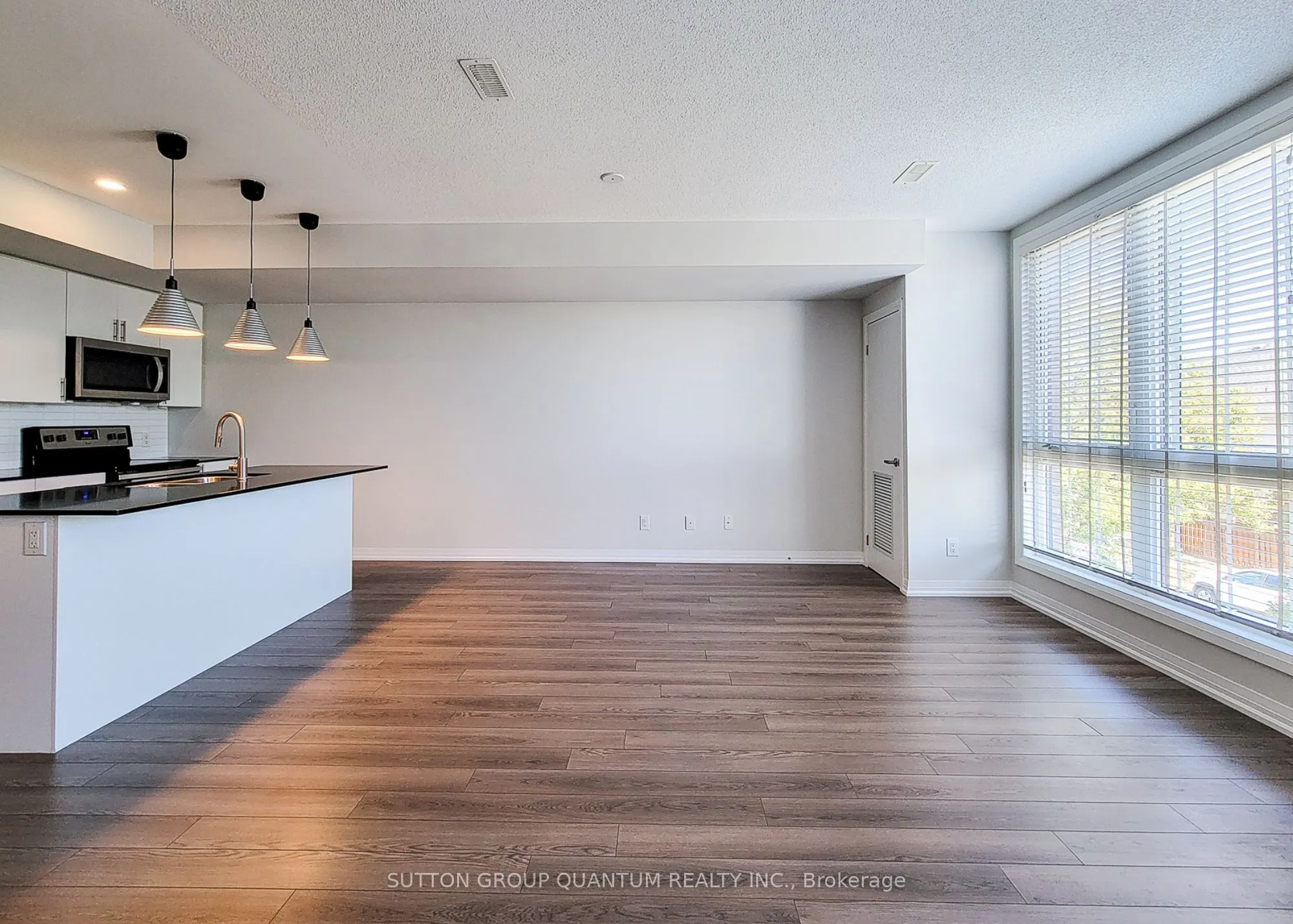 1206 Main Street E, #206