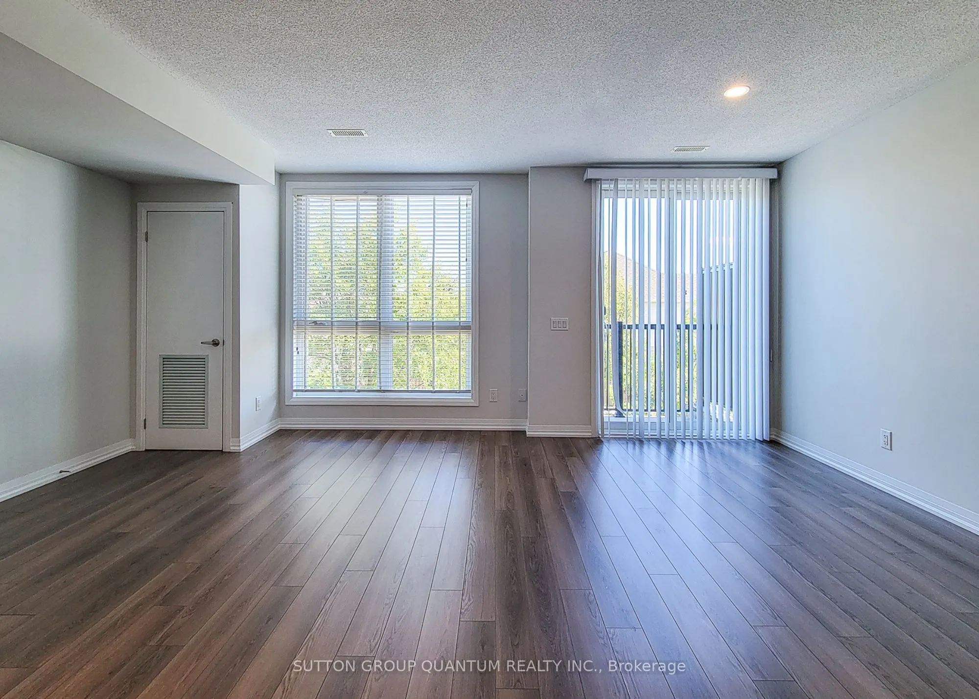1206 Main Street E, #206