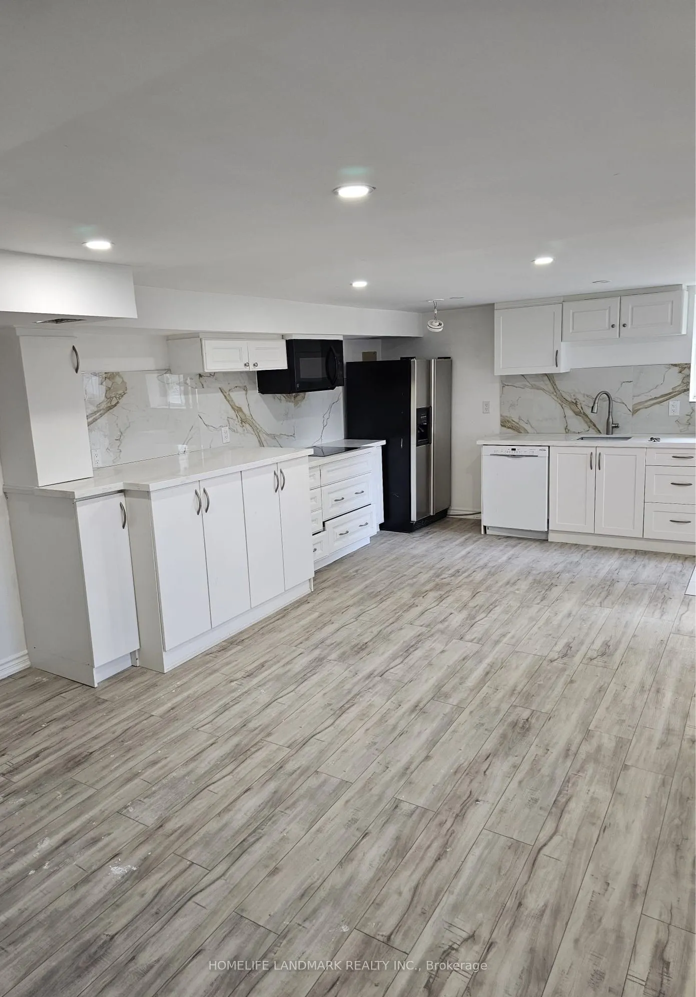 165 Ellwood Drive W