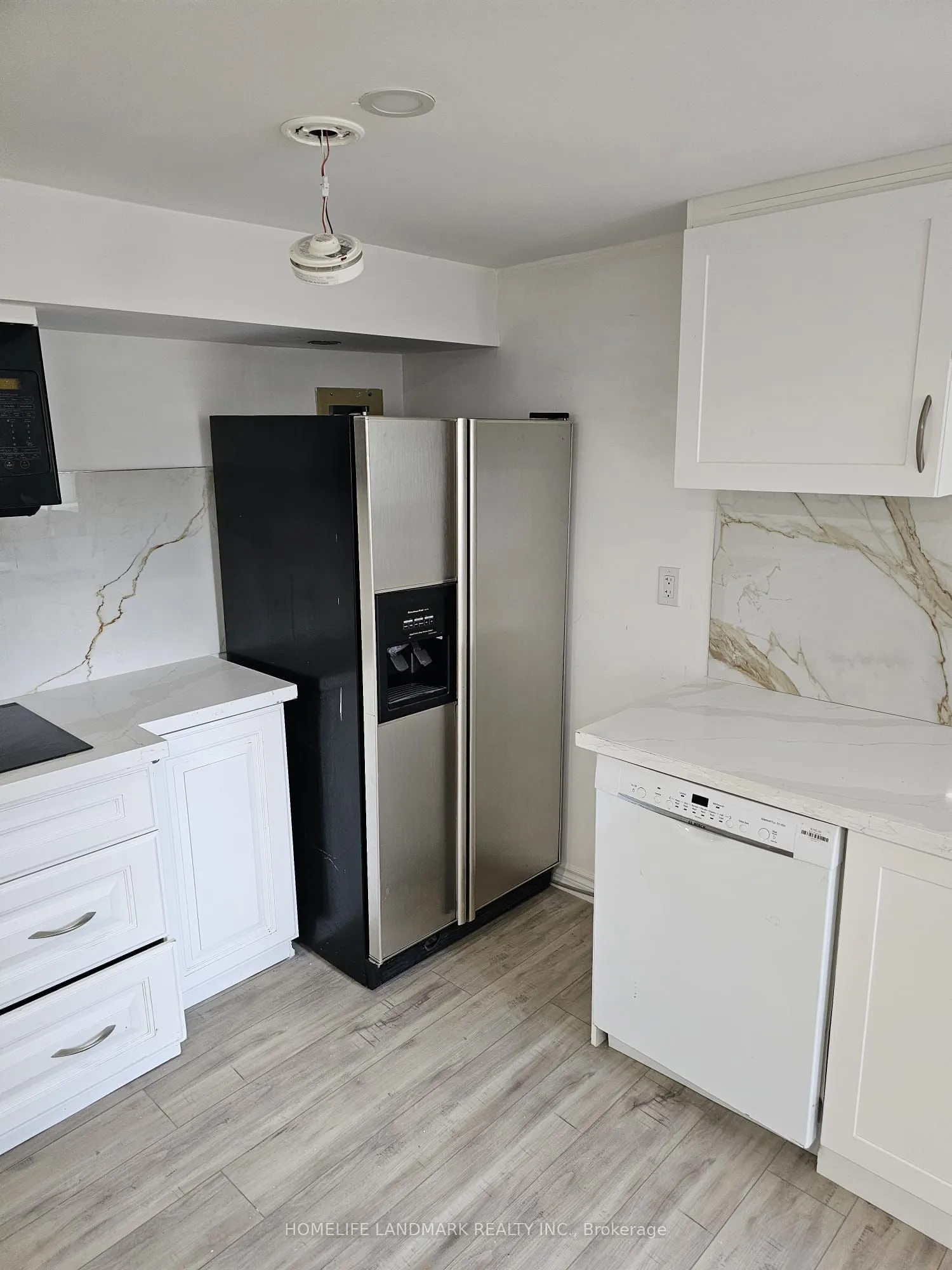 165 Ellwood Drive W