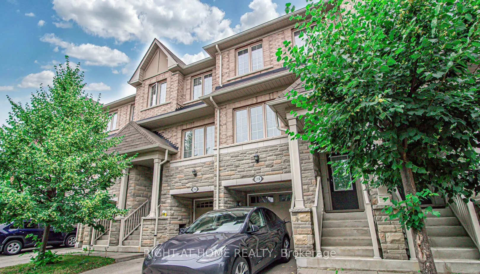 1358 Granrock Crescent