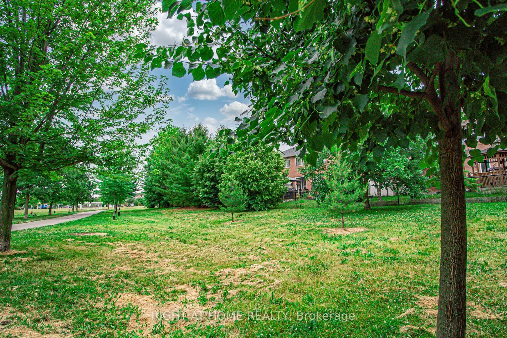 1358 Granrock Crescent