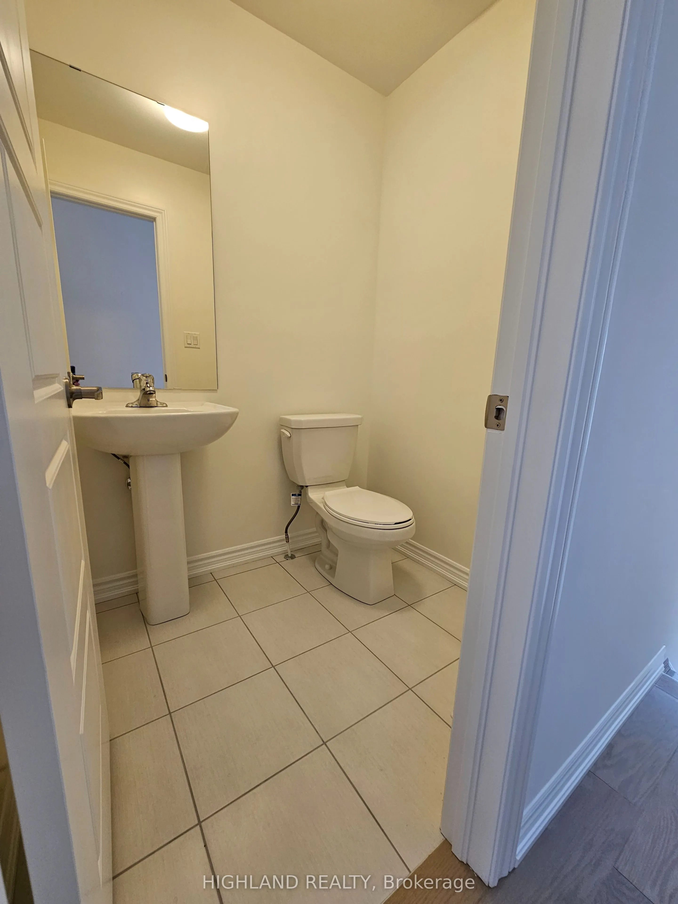 1197 Dartmouth Cres Crescent