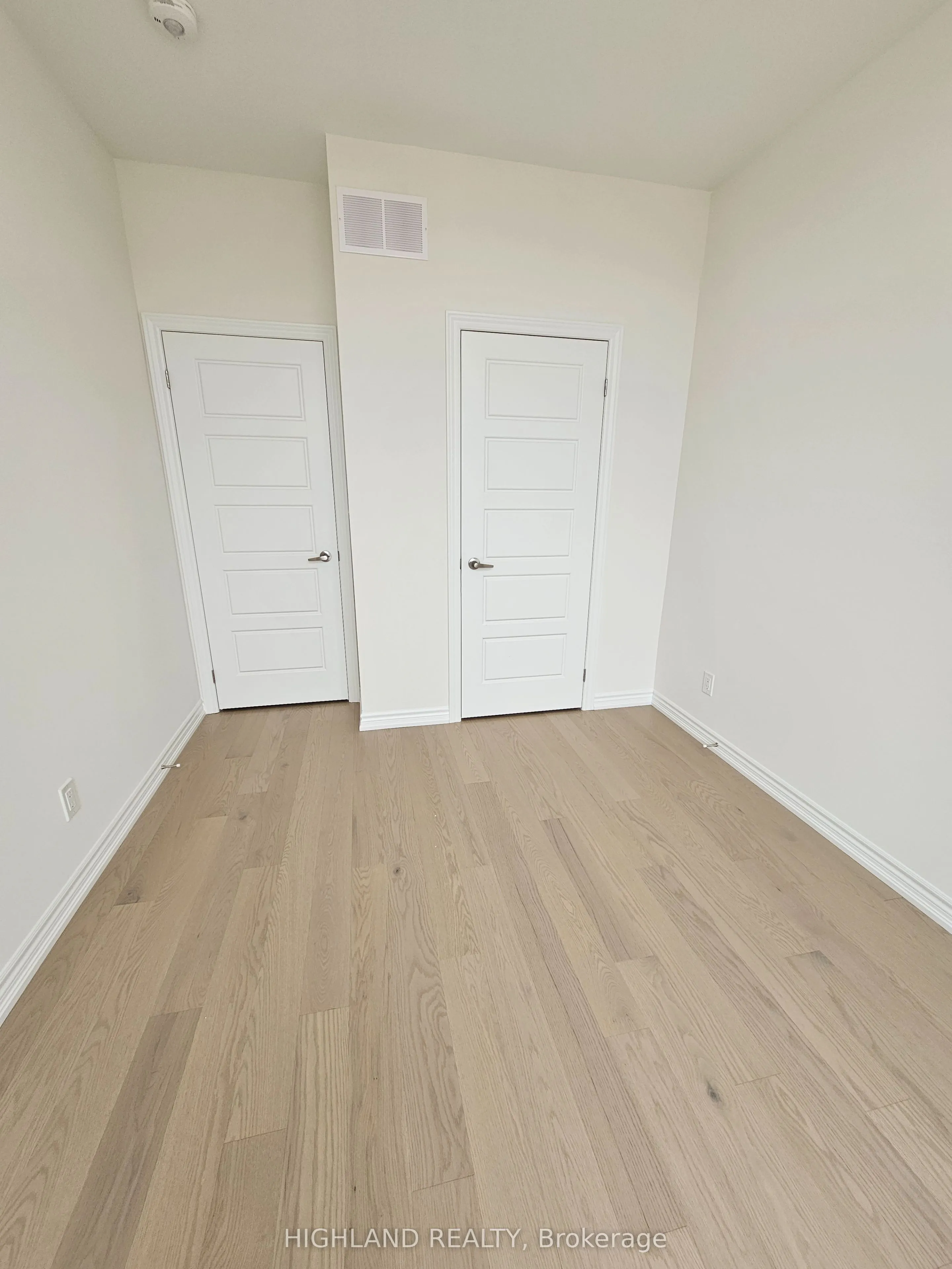 1197 Dartmouth Cres Crescent