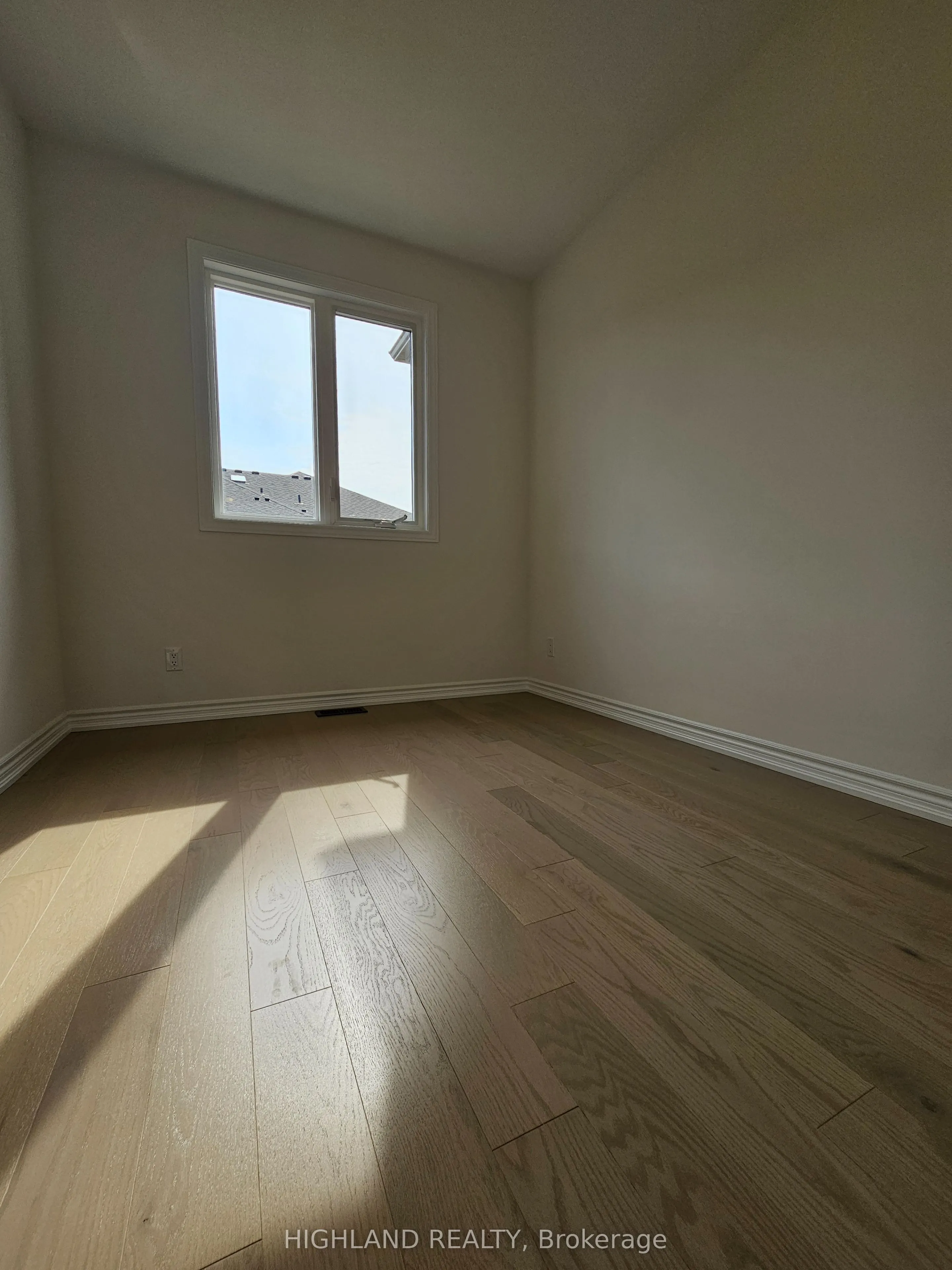 1197 Dartmouth Cres Crescent