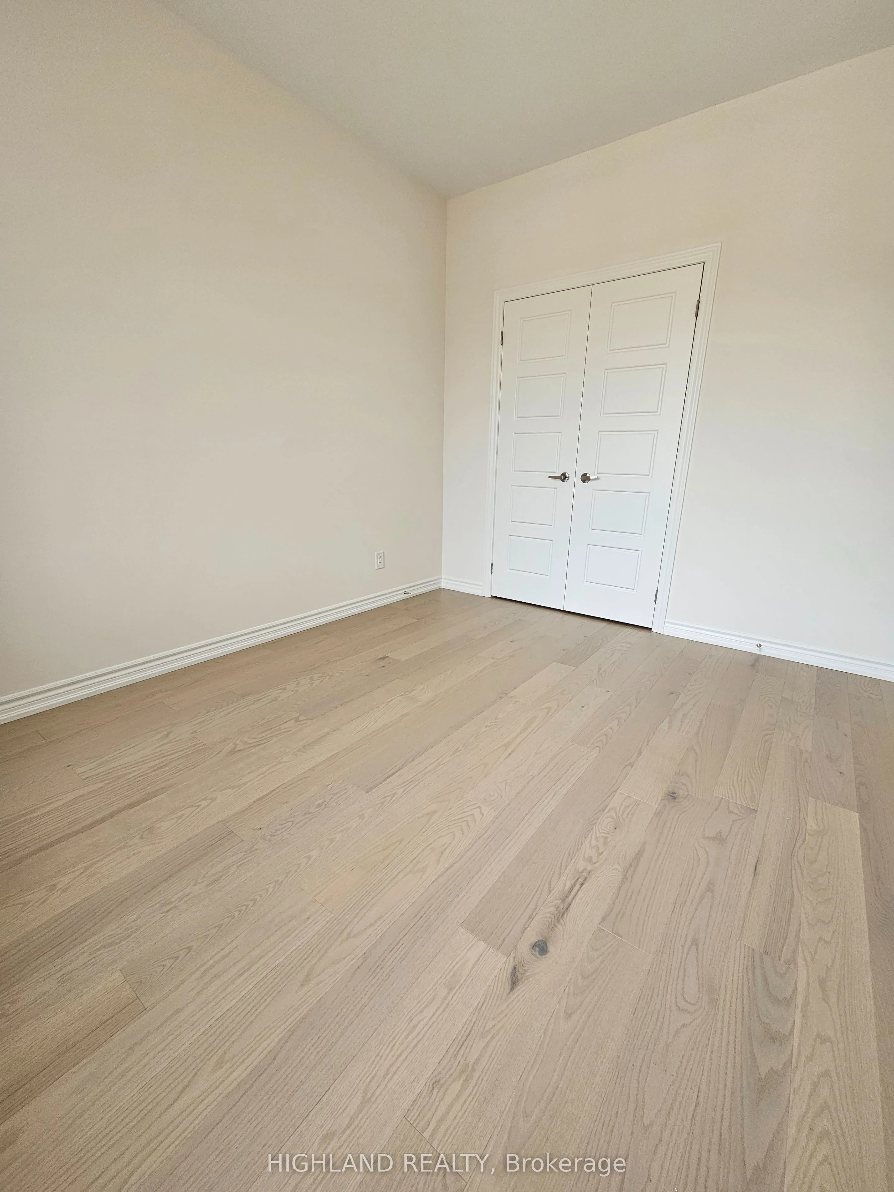 1197 Dartmouth Cres Crescent