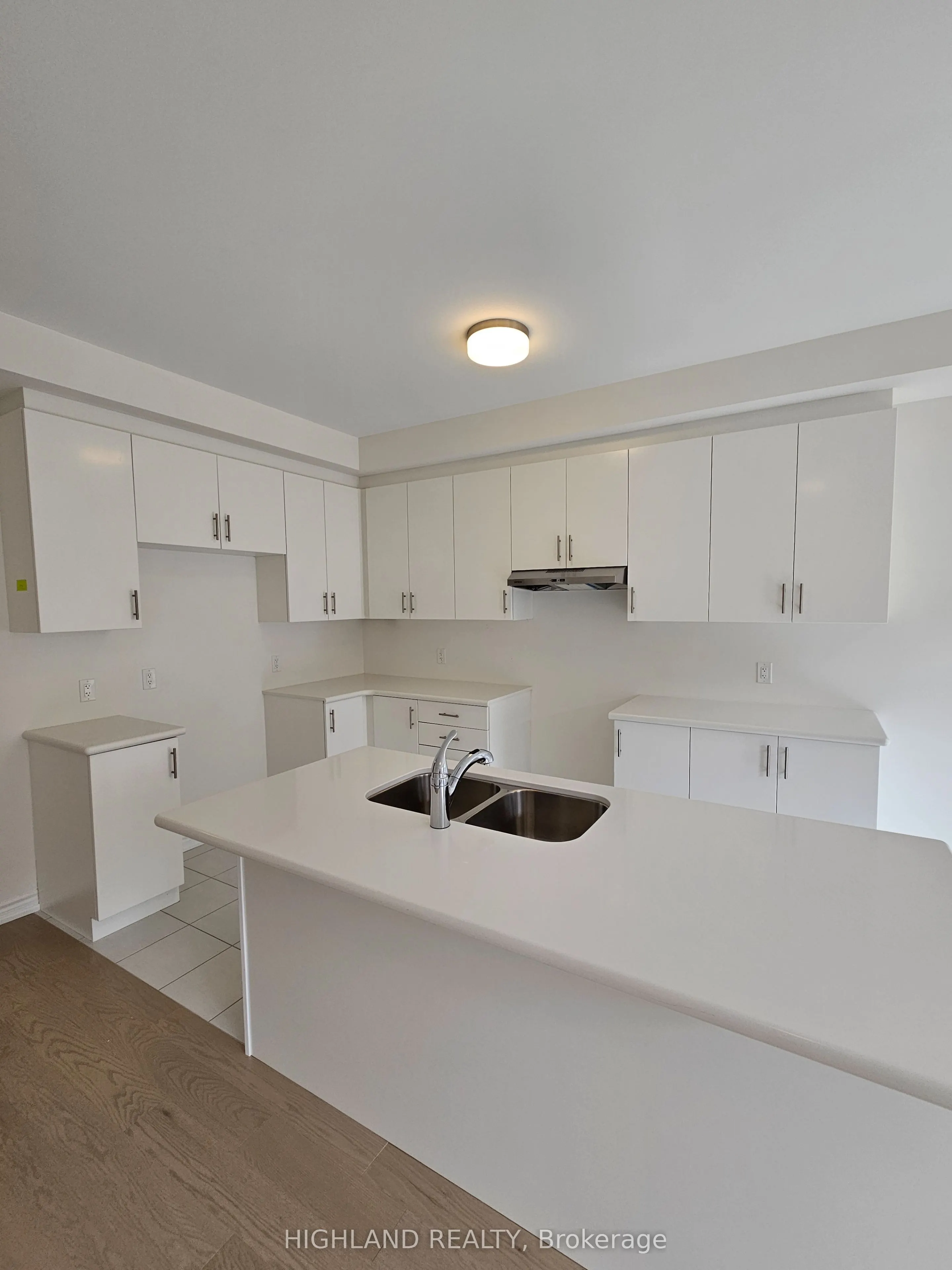1197 Dartmouth Cres Crescent