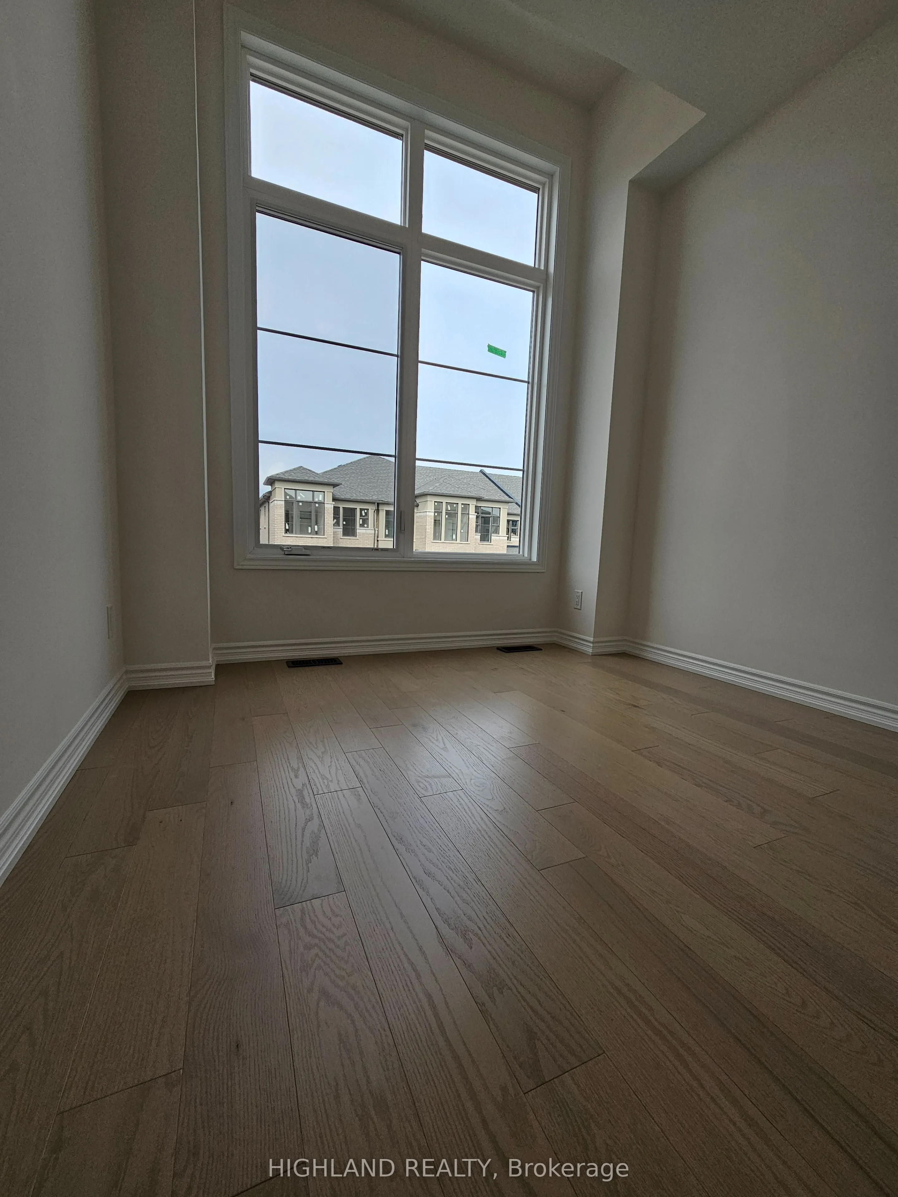 1197 Dartmouth Cres Crescent