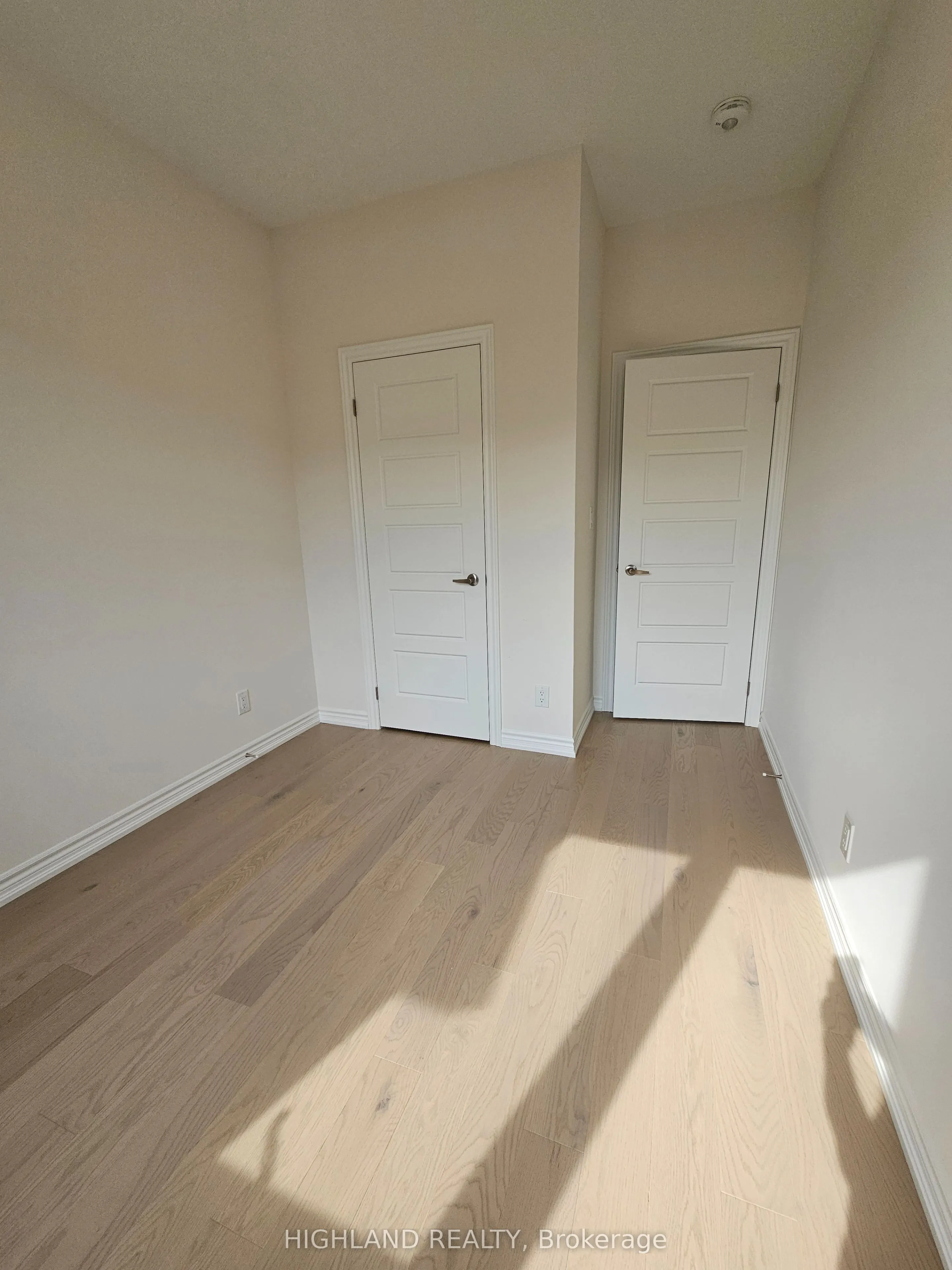 1197 Dartmouth Cres Crescent