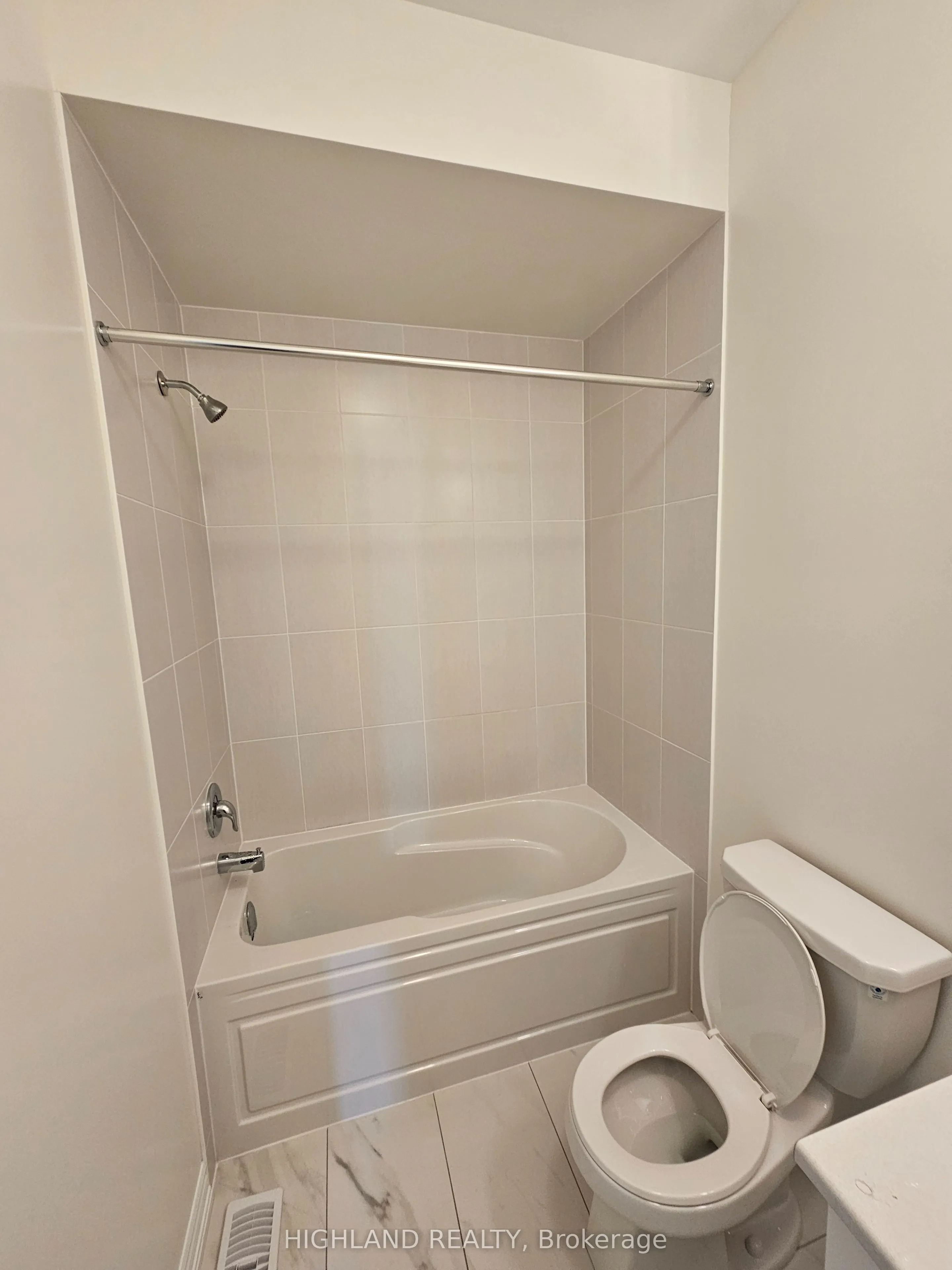 1197 Dartmouth Cres Crescent