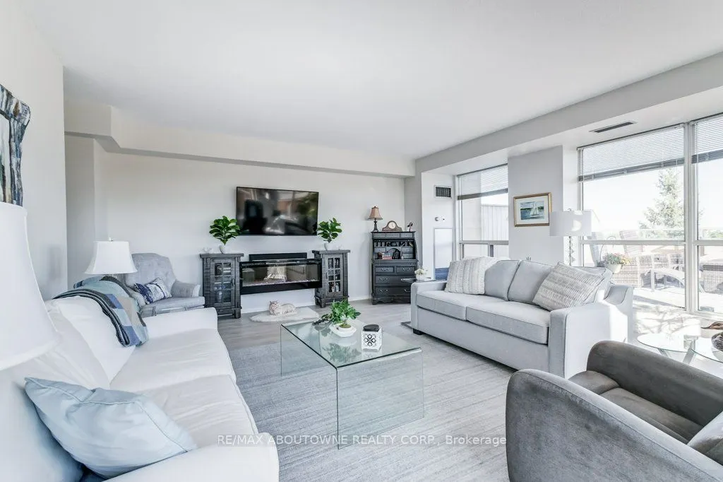 2511 Lakeshore Road W, #519