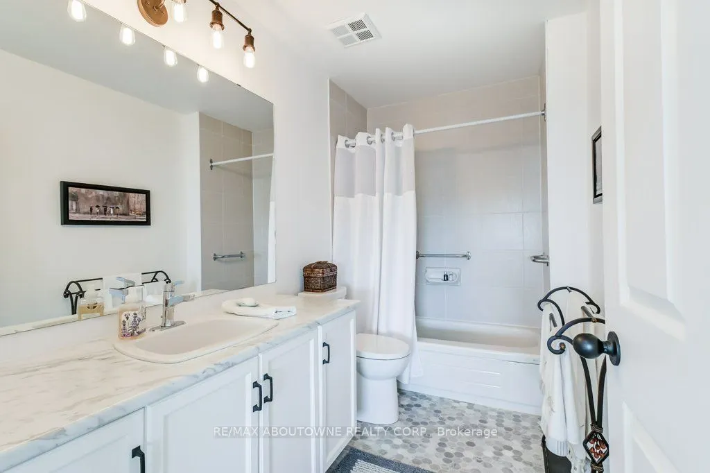 2511 Lakeshore Road W, #519