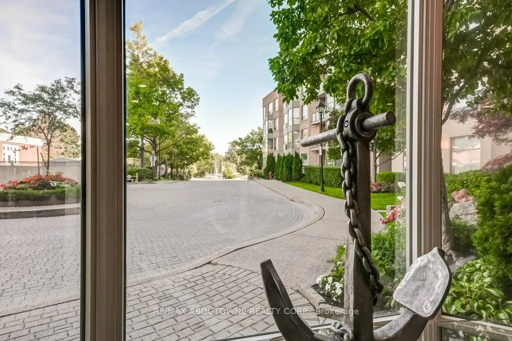 2511 Lakeshore Road W, #519