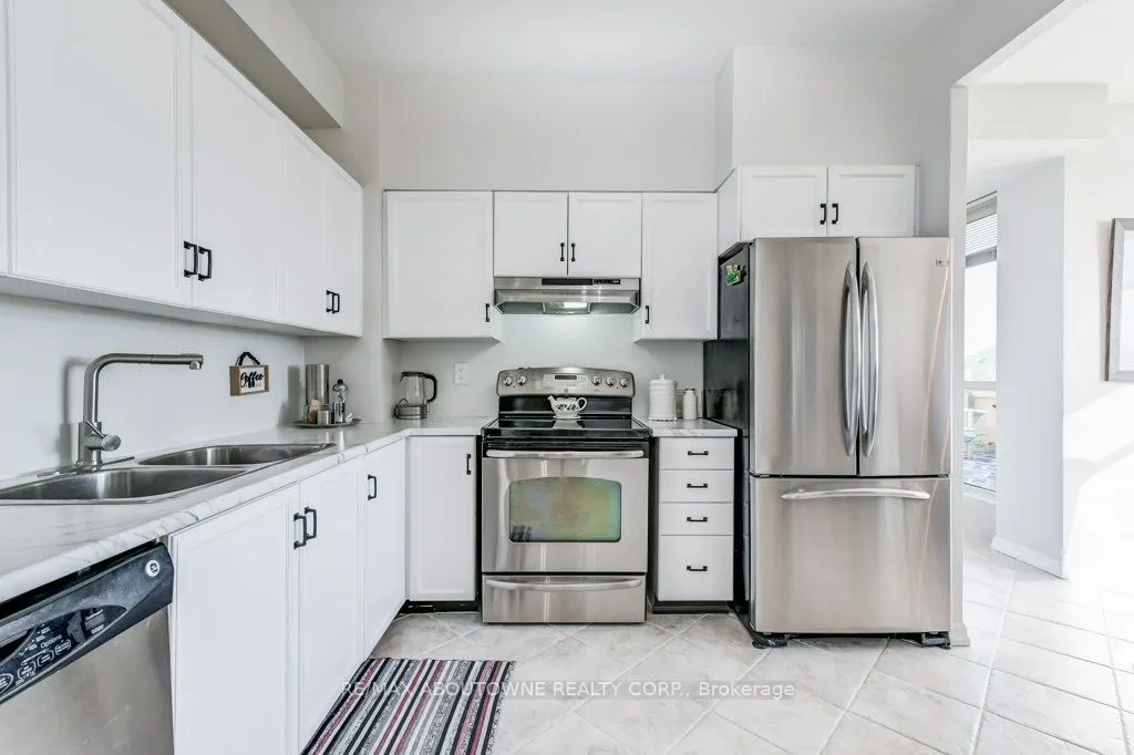 2511 Lakeshore Road W, #519