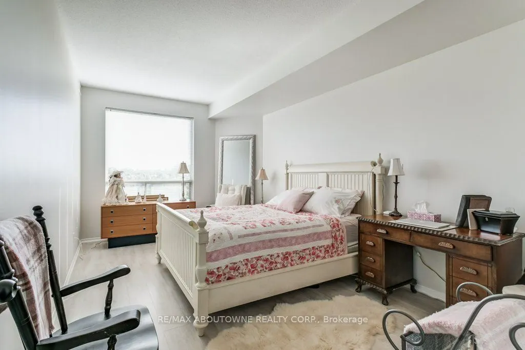2511 Lakeshore Road W, #519